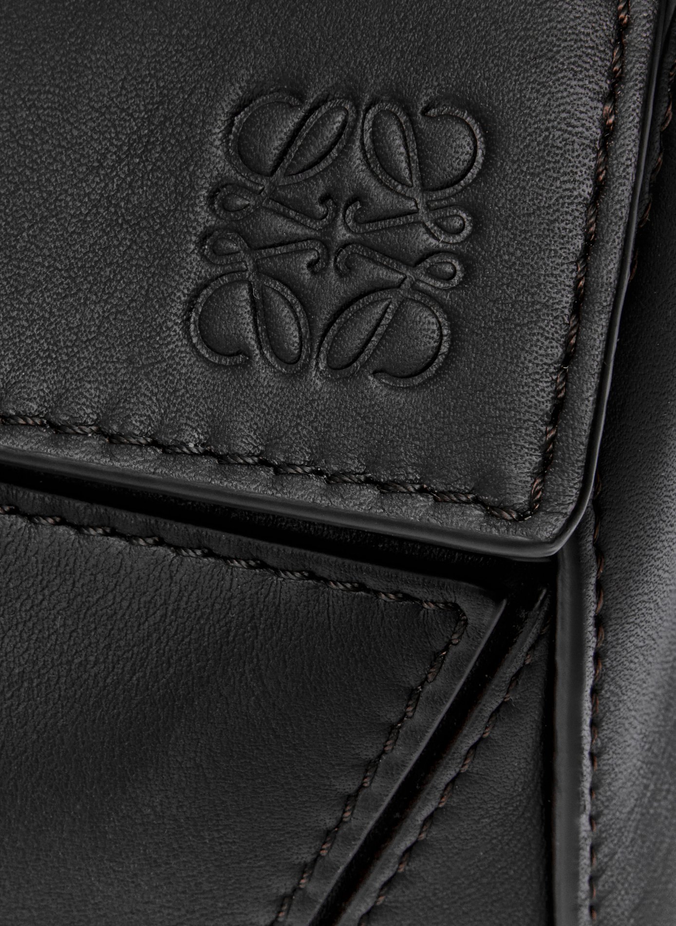 Petit sac Puzzle en cuir de veau lisse et agneau nappa LOEWE Noir