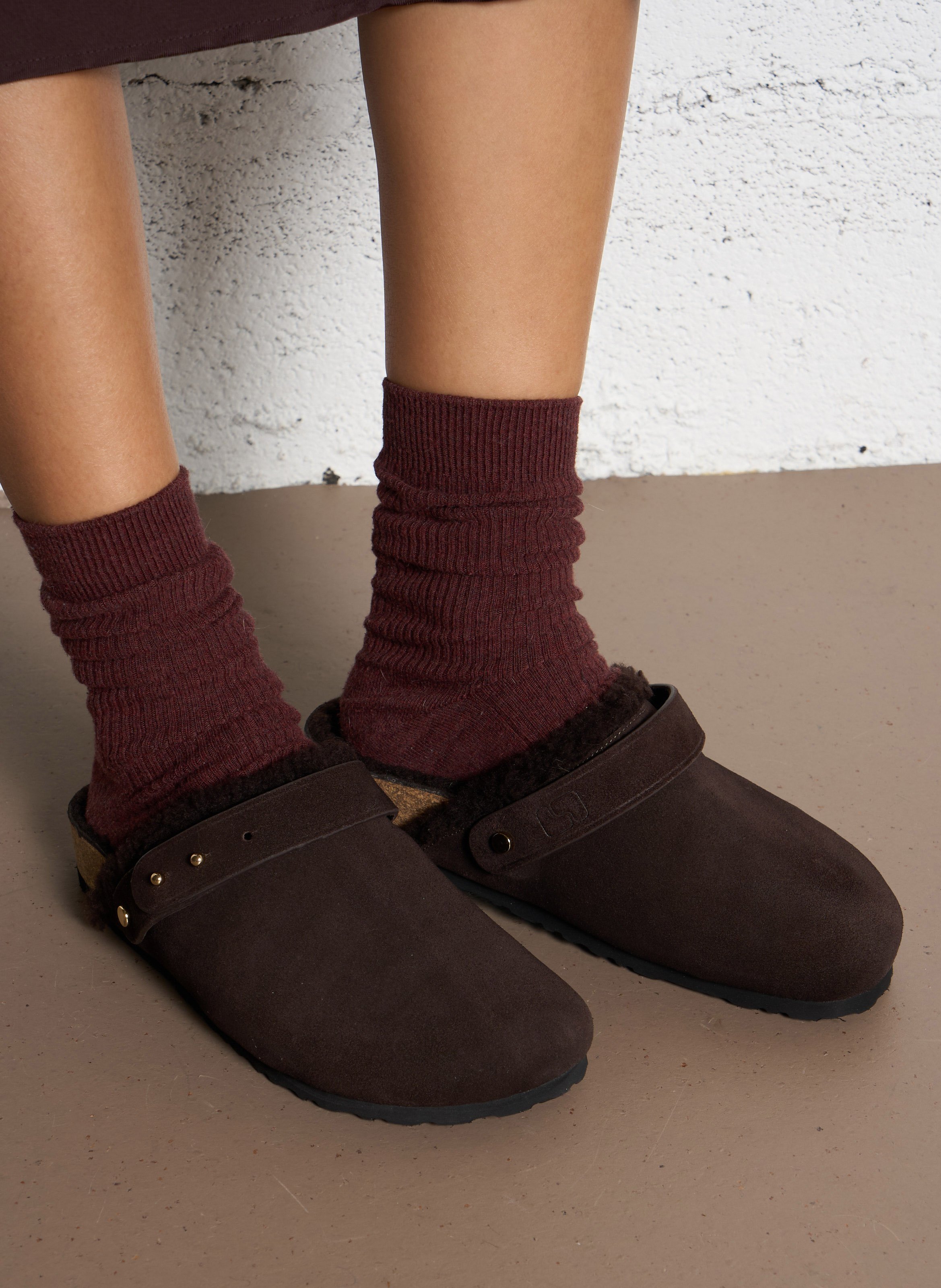 Sabots fourrés en cuir velours sleepy SOEUR Marron