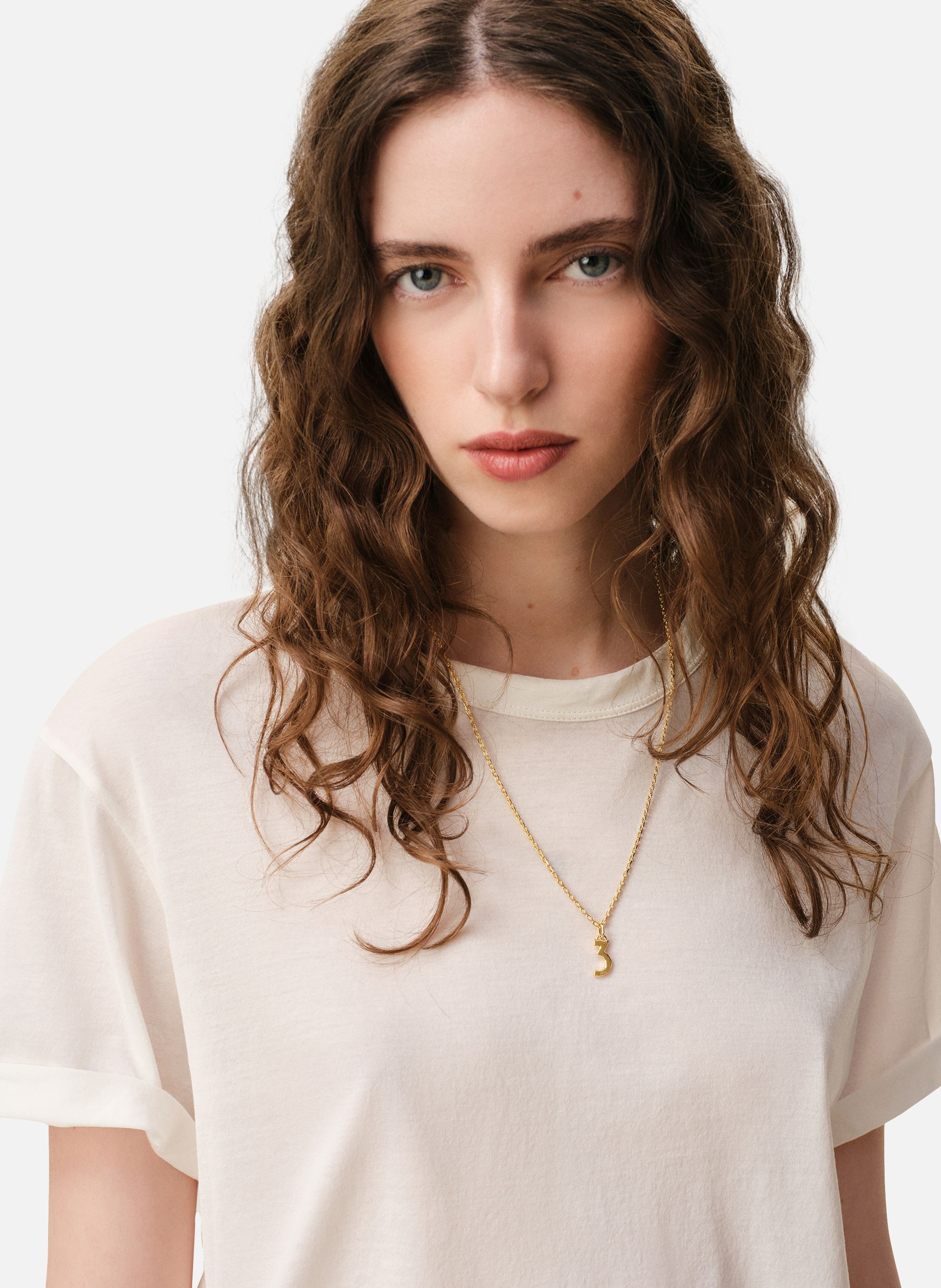 Collier martelé doré pendentif "3" unisexe en laiton AMI PARIS Jaune