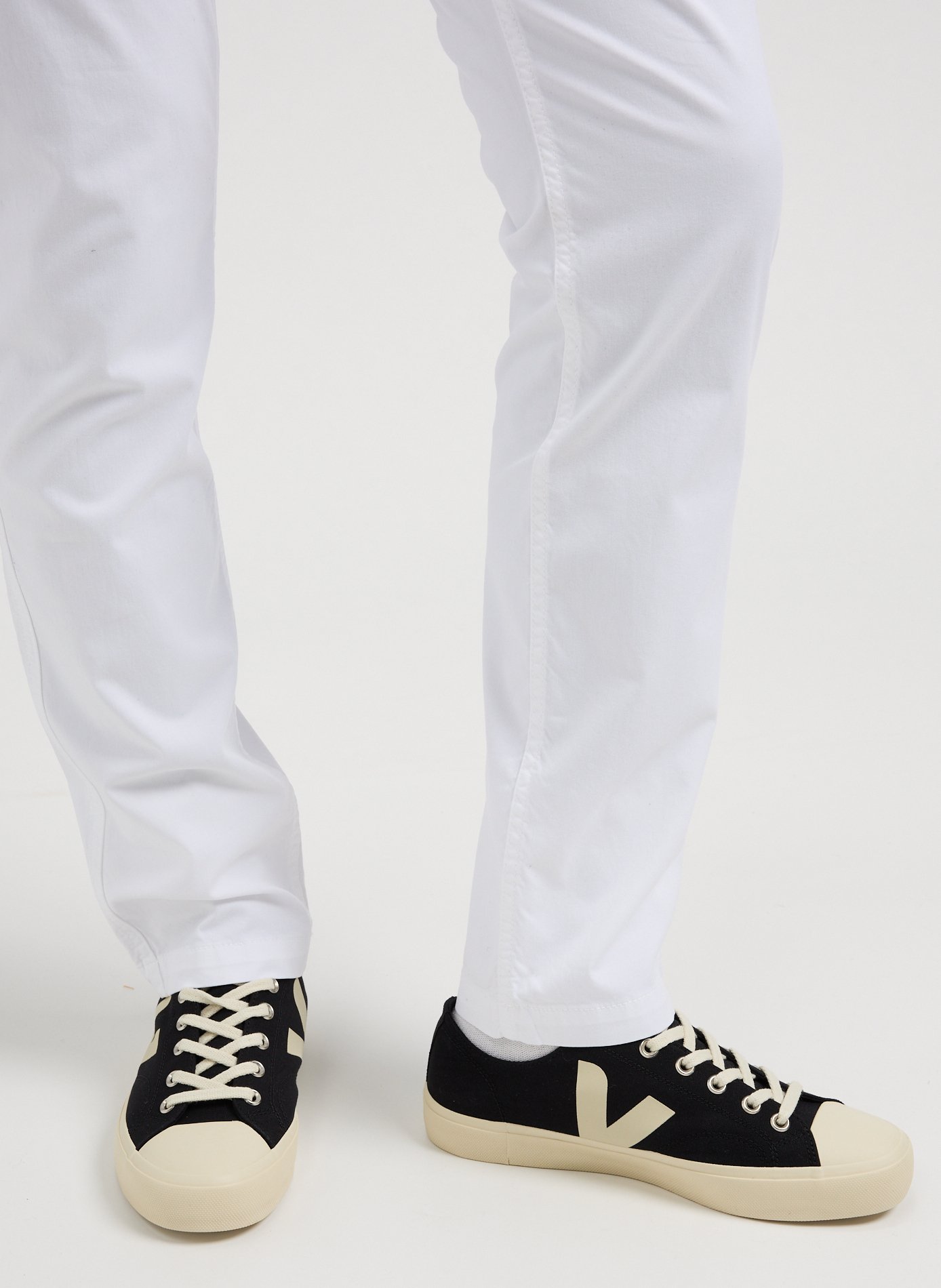 Baskets Wata II Low en cuir VEJA Noir