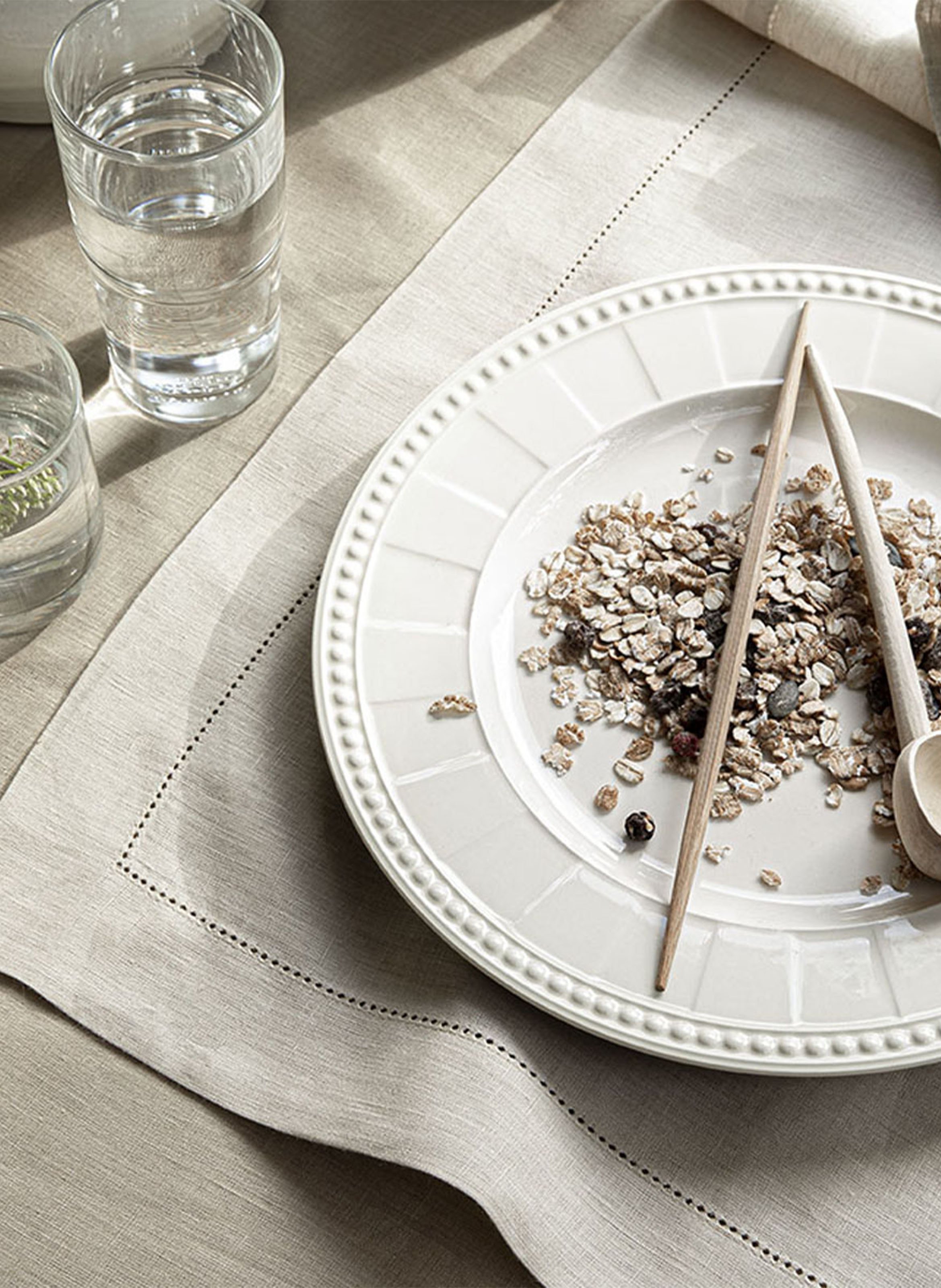 Chemin de table uni en lin, florence ALEXANDRE TURPAULT Beige