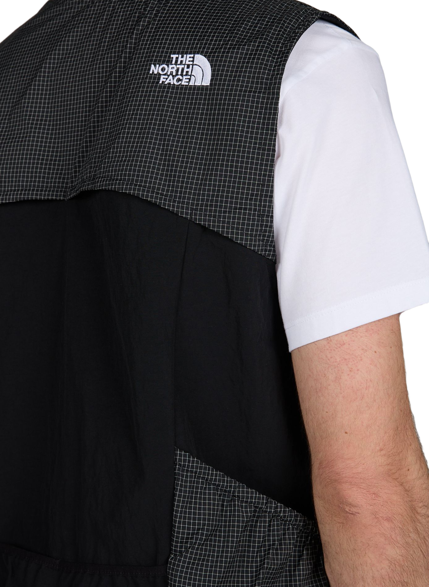 Sleeveless V-neck vest THE NORTH FACE Black