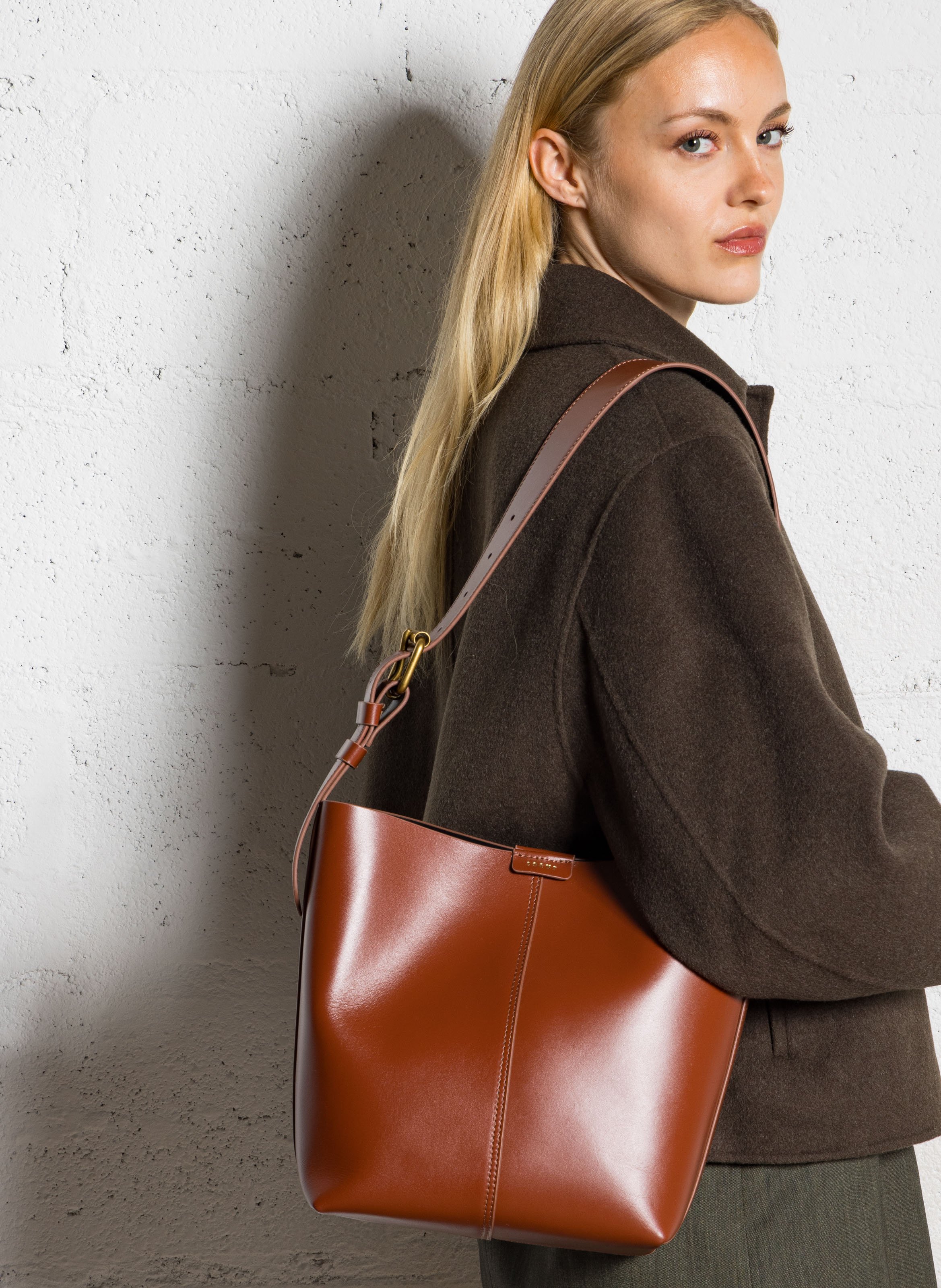 Sac seau en cuir saudade mini SOEUR Marron
