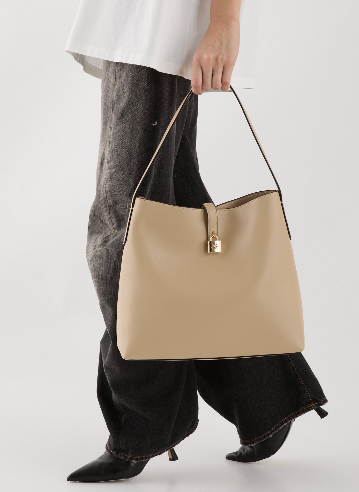 Leather shoulder bag KARL LAGERFELD Black