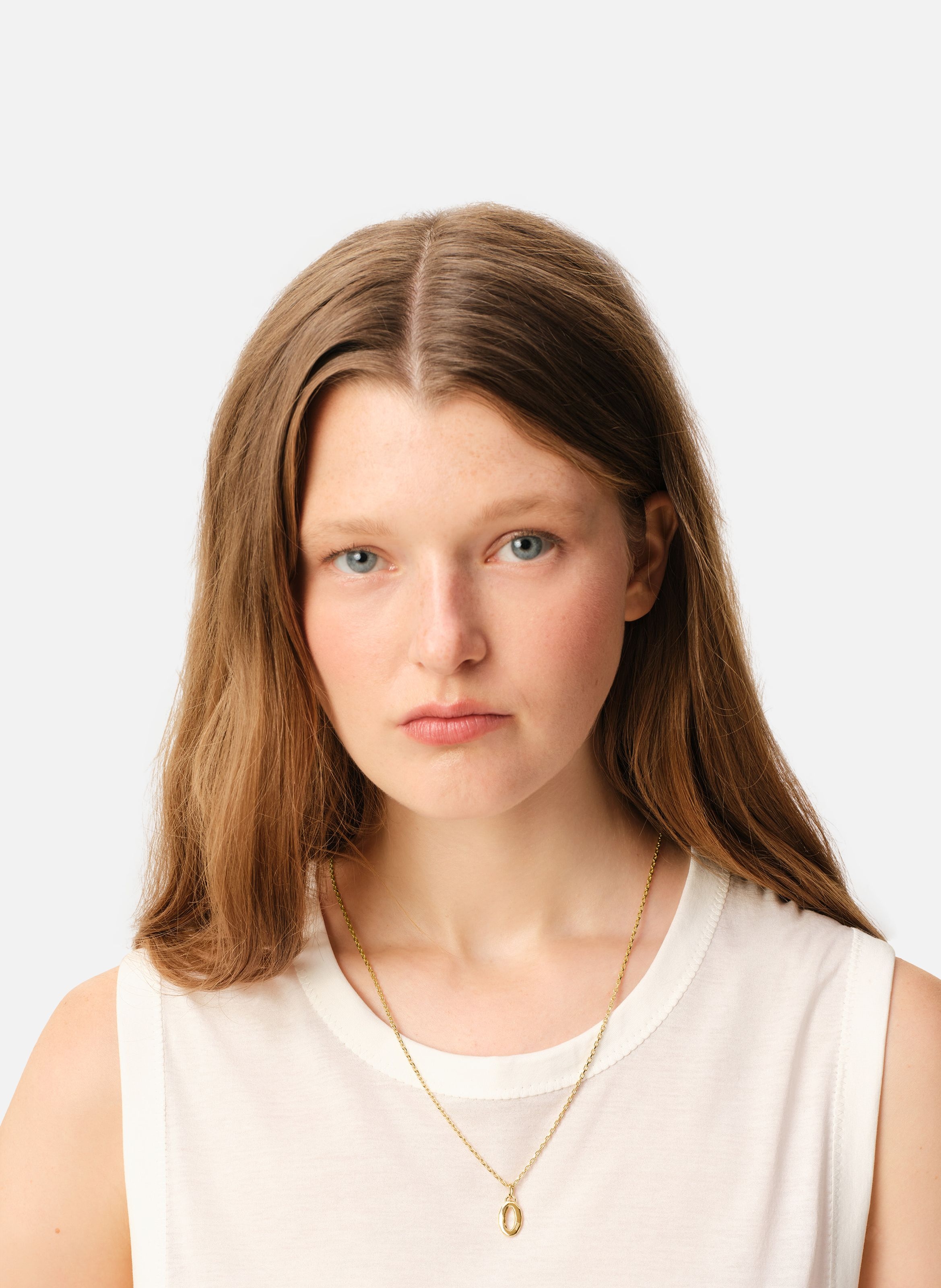 Collier martelé doré pendentif "0" unisexe en laiton AMI PARIS Jaune