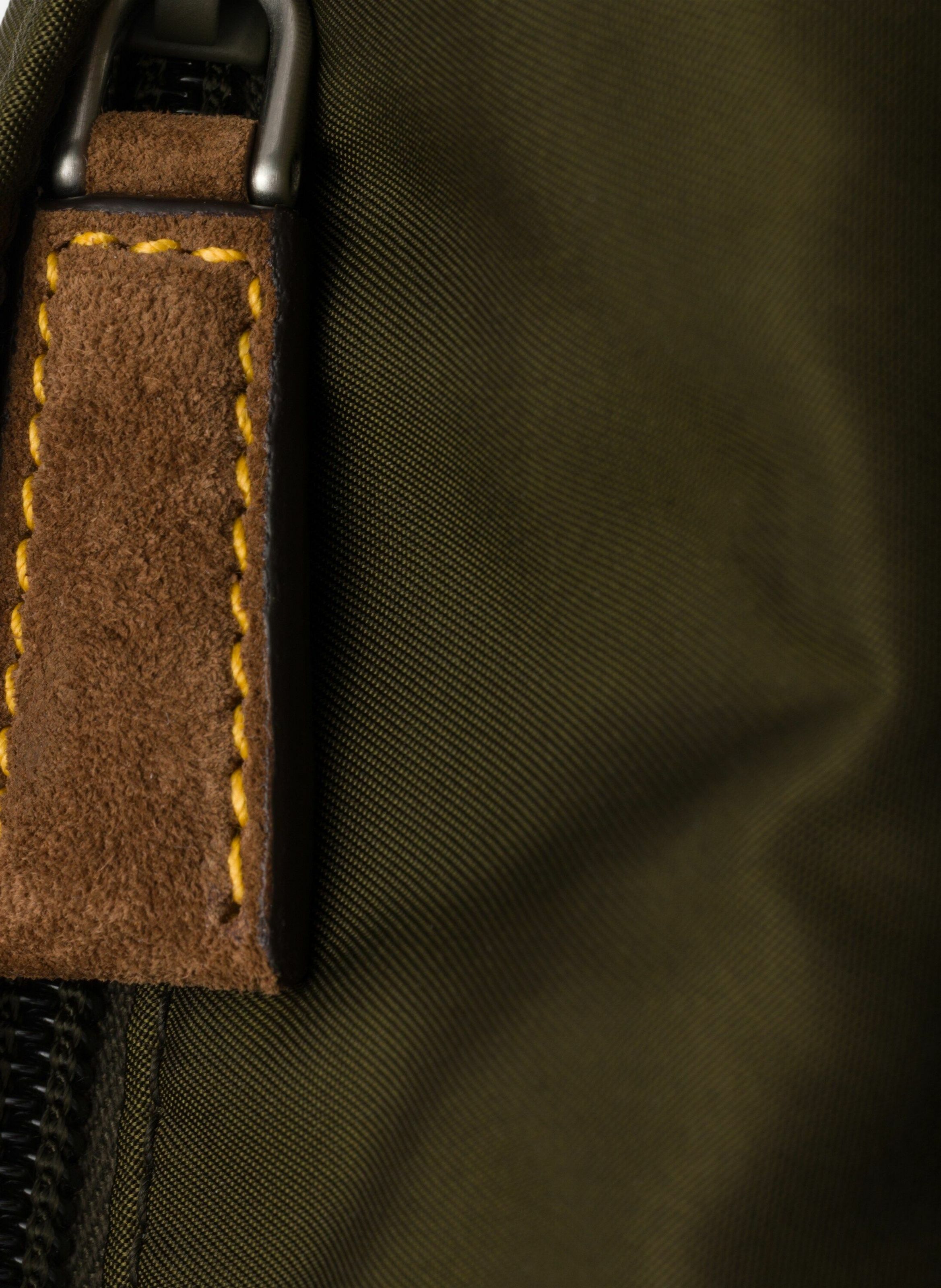 Sac ceinture en re-nylon et veau velours PRADA Vert