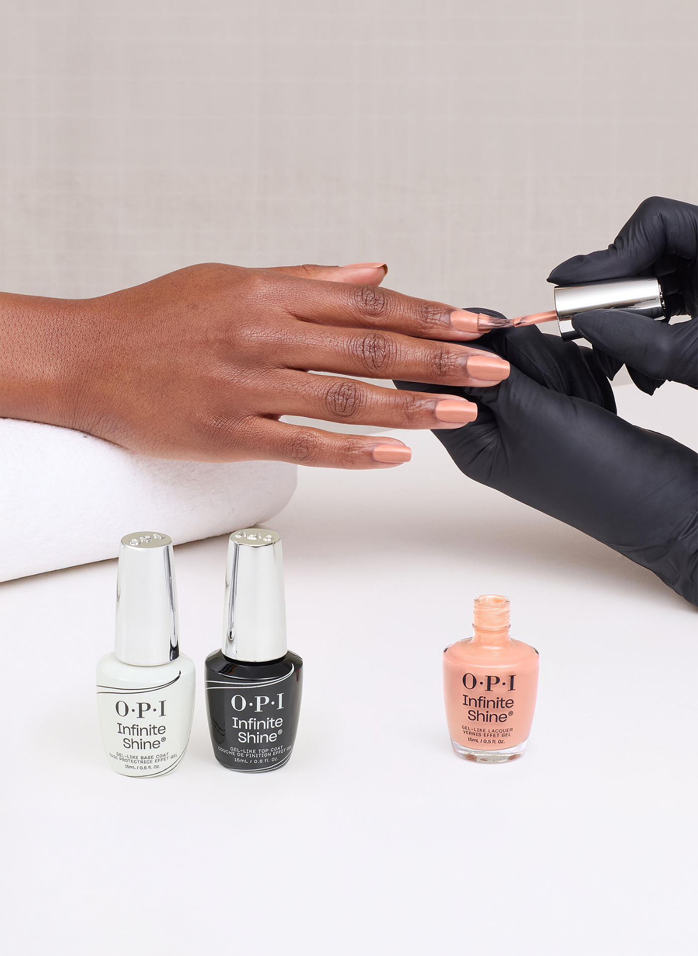 Boots in Barcelona - Infinite Shine OPI Beige moyen