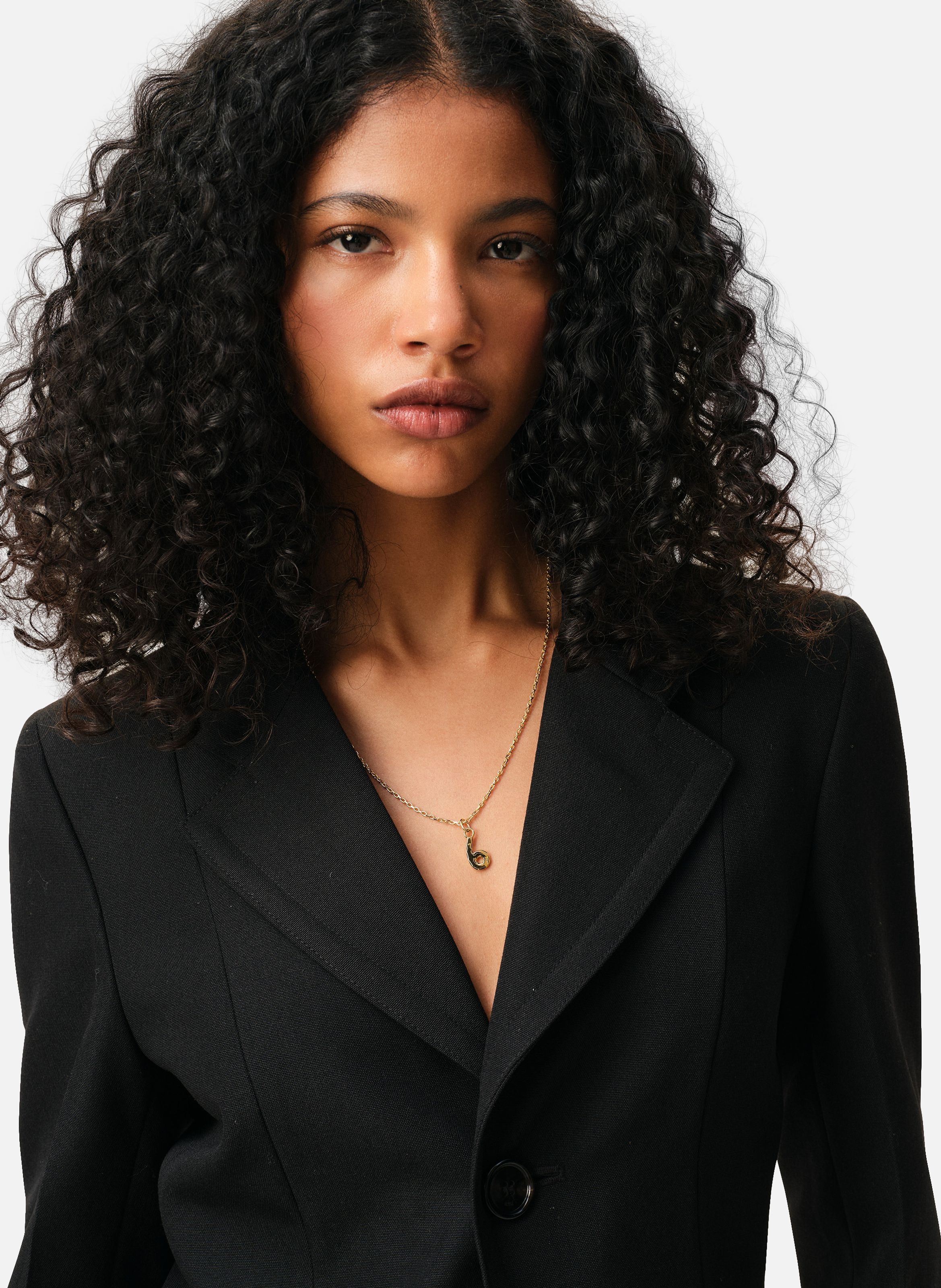Collier martelé doré pendentif "6" unisexe en laiton AMI PARIS Jaune