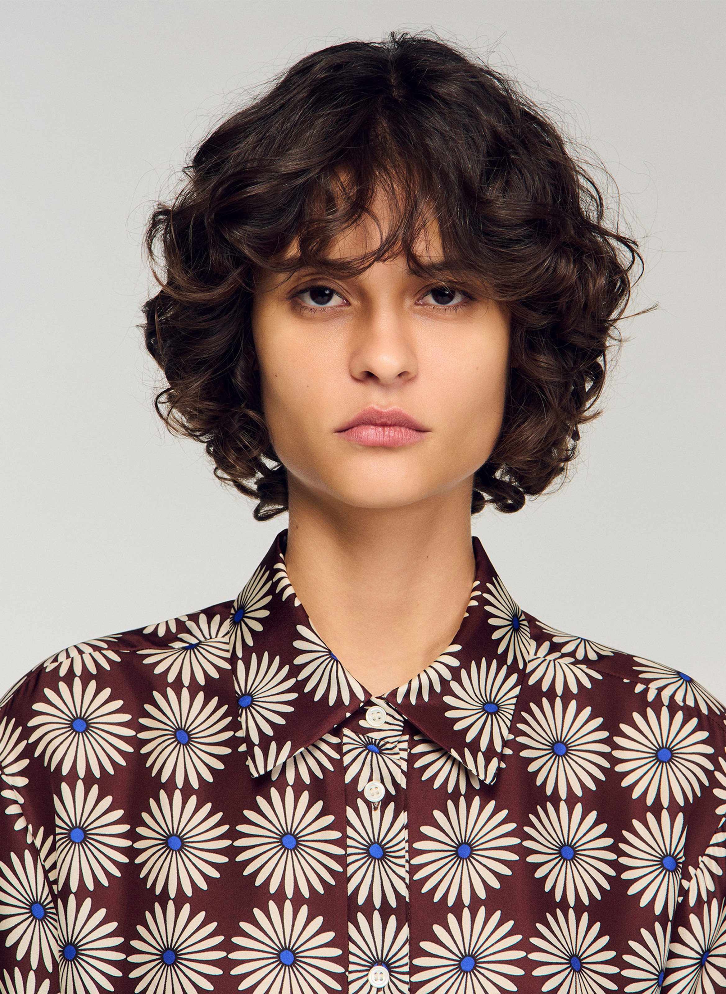 Chemise droite fleurie en soie SANDRO Marron