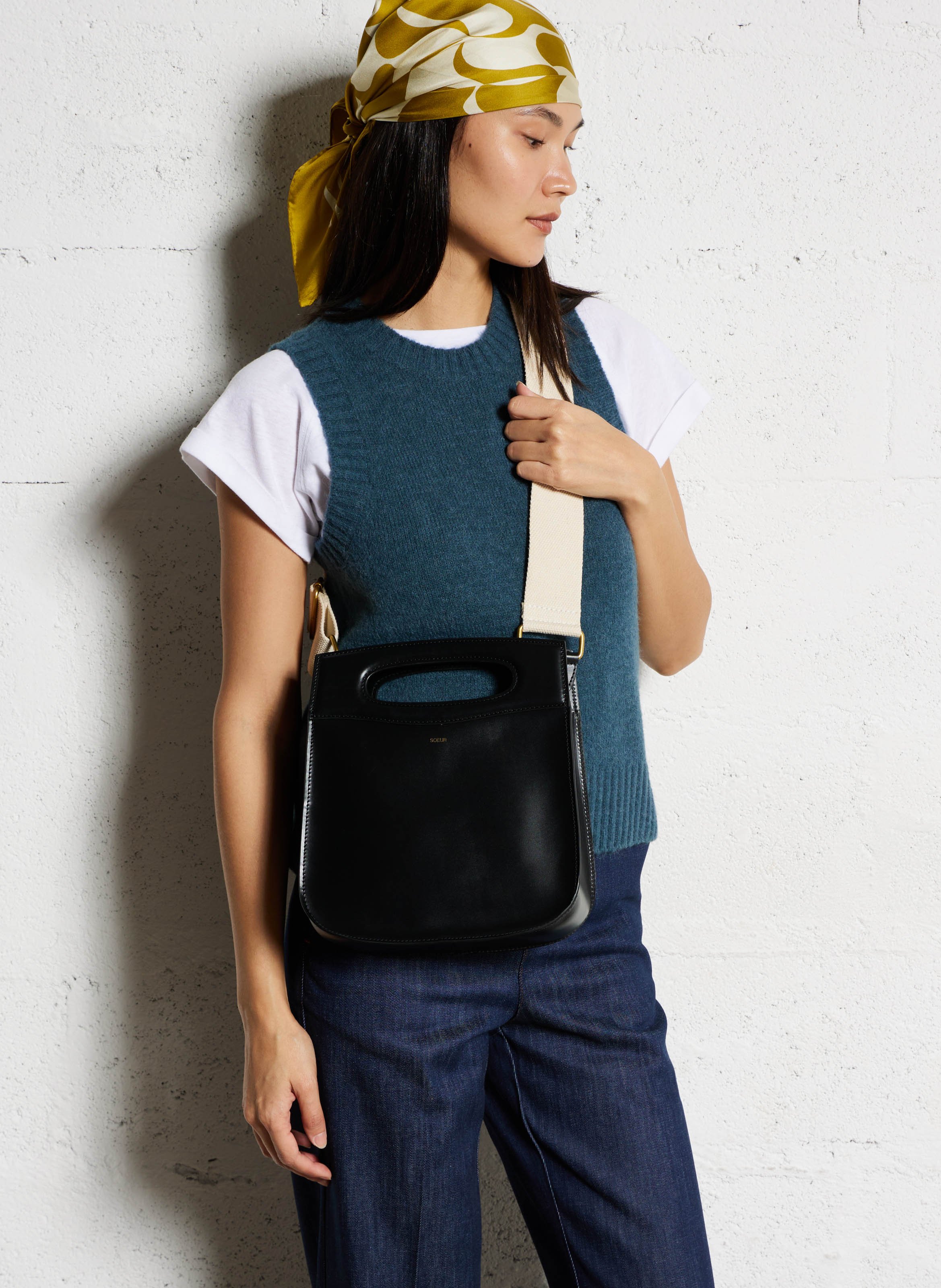 Sac bandoulière en cuir de vachette Cheri SOEUR Noir