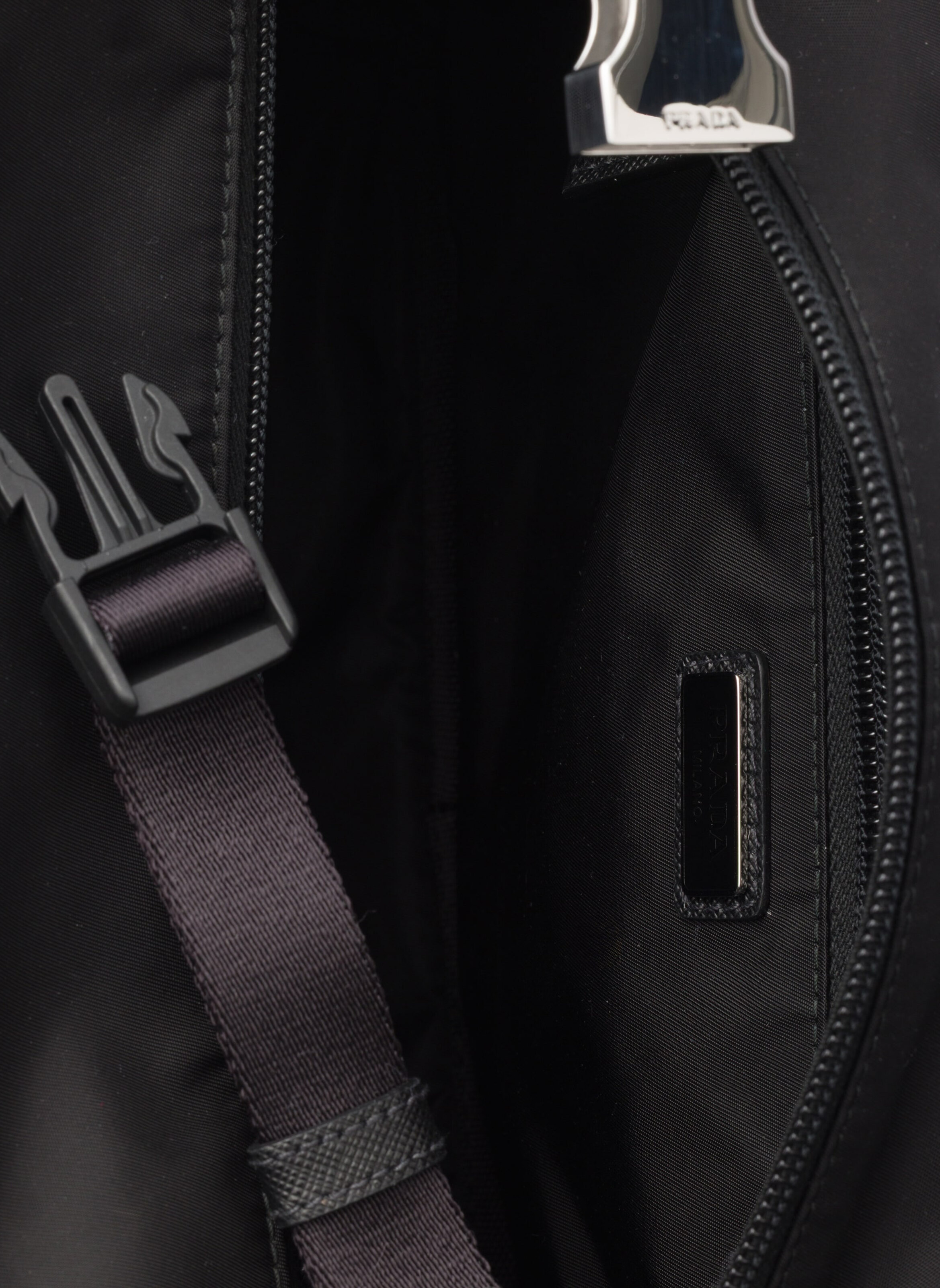 Sac porté épaule en re-nylon et cuir saffiano PRADA Noir