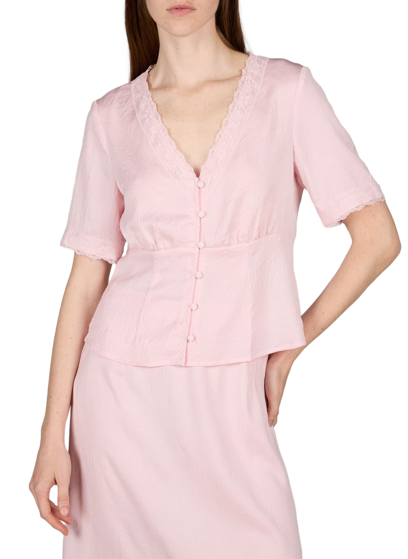 Top escote en V arrugado con detalle de encaje. BAUM UND PFERDGARTEN Rosa