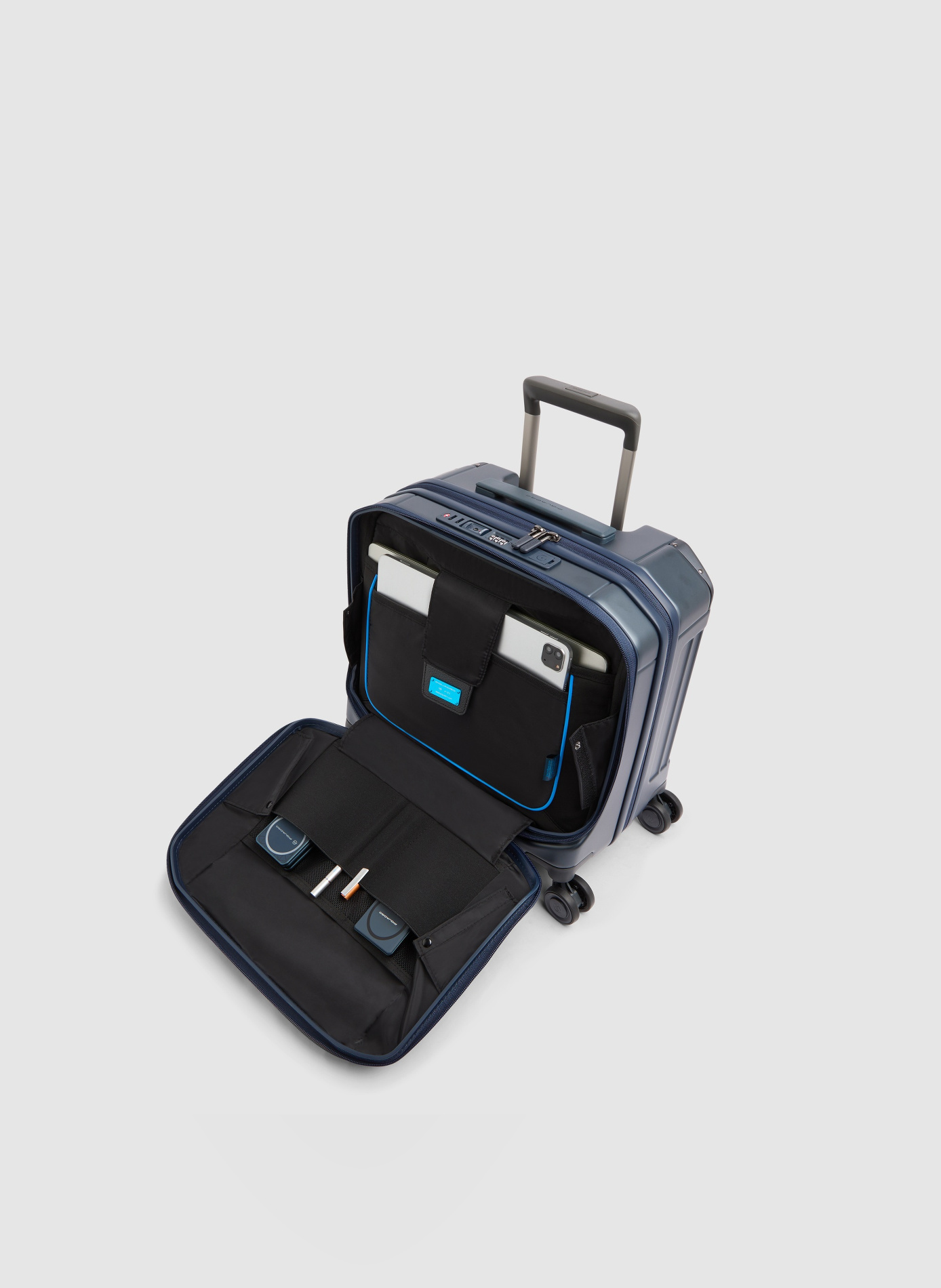 Pilot case with 15.6" laptop pocket and tsa lock PIQUADRO Blue