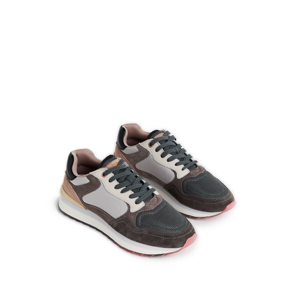 Baskets suédées et tissées