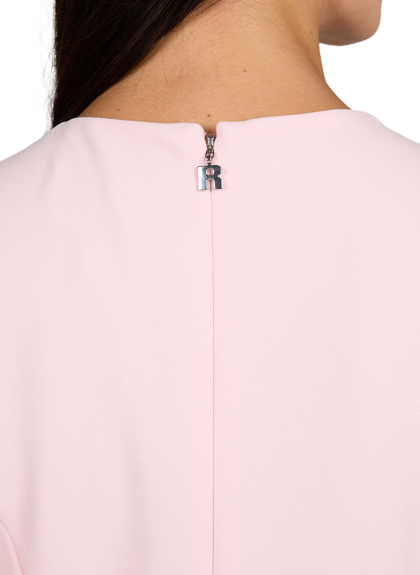 Robe courte à détail floral et volant  ROTATE Rose