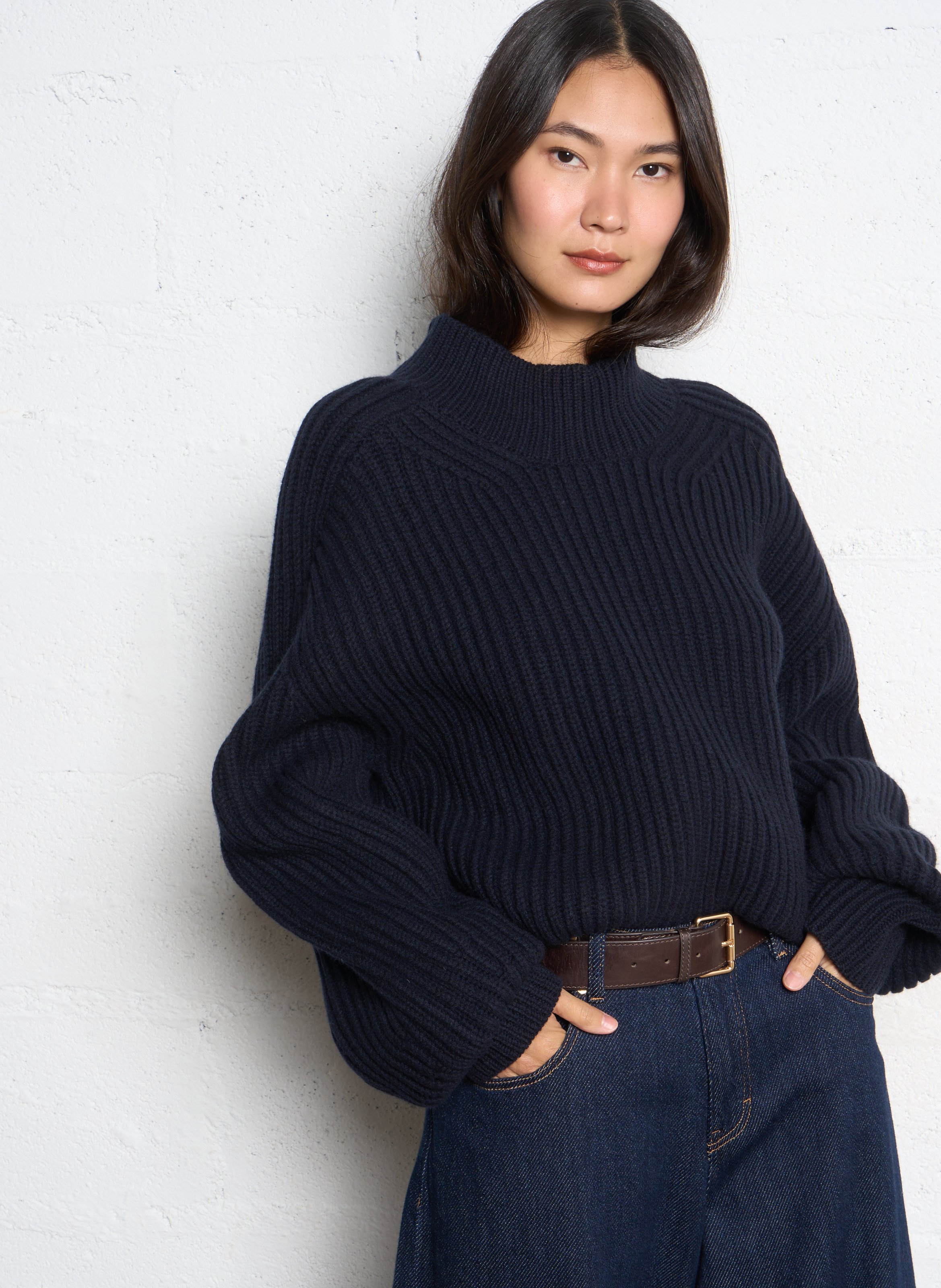 Pull oversize col montant en laine mérinos flamand SOEUR Bleu