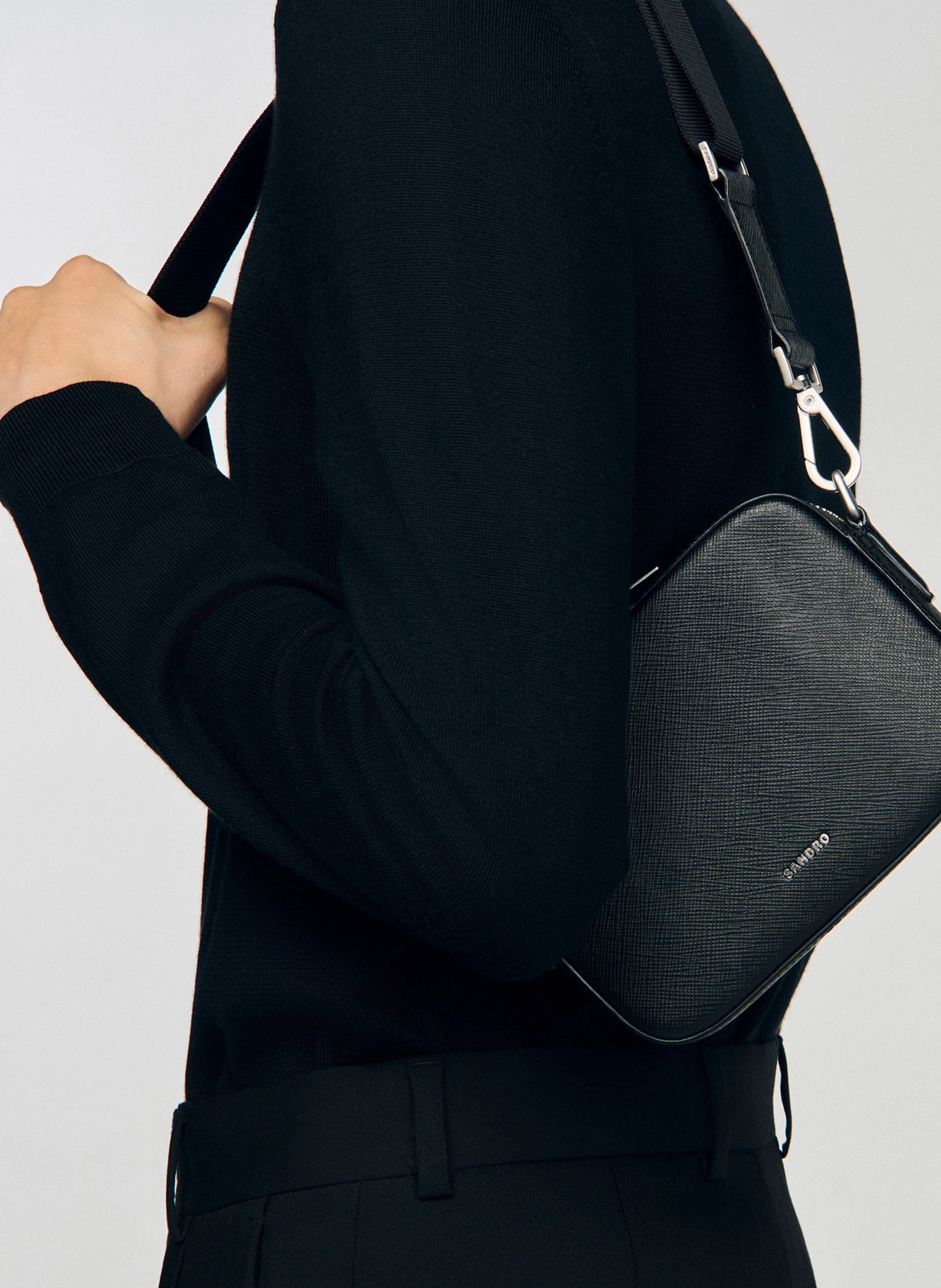 Sac bandoulière en cuir recyclé minibag hook SANDRO Noir