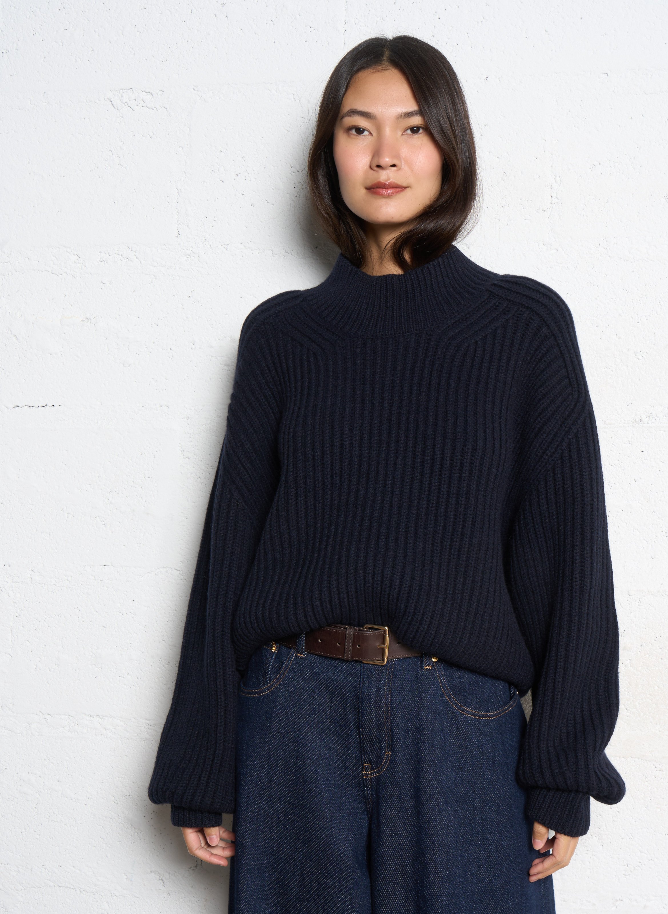 Pull oversize col montant en laine mérinos flamand SOEUR Bleu