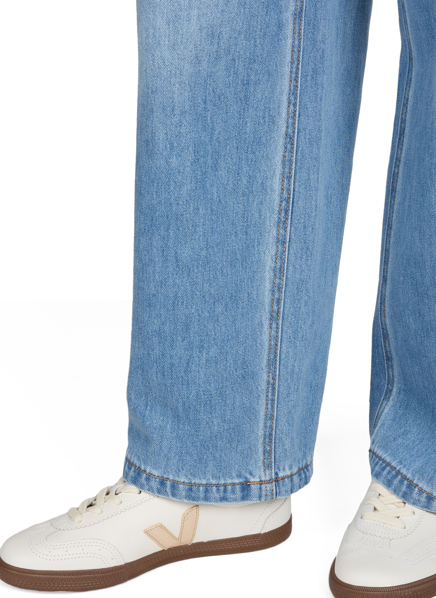 Sneakers Volley in grained leather VEJA White