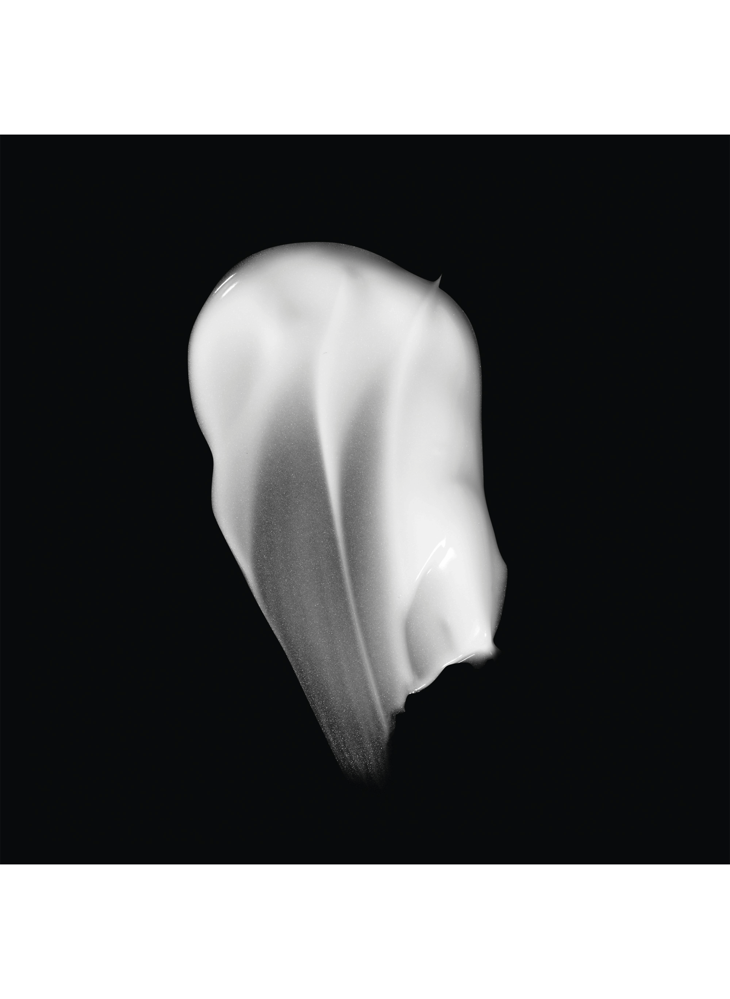 Crème Nera Soin texture légère à l'action anti-âge complète ARMANI No color