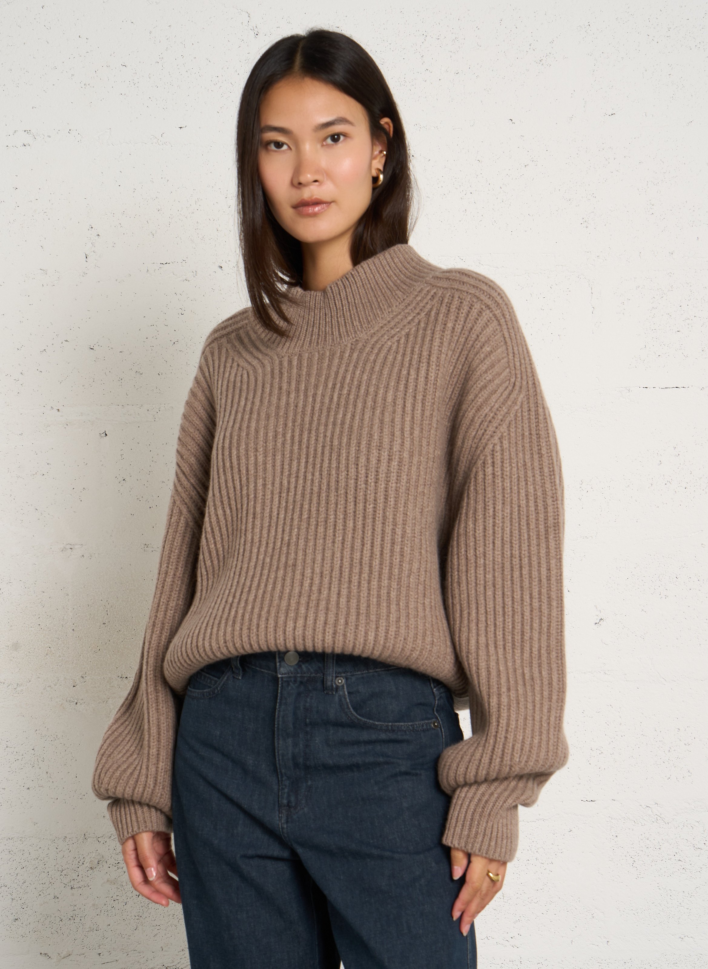 Pull oversize col montant en laine mérinos flamand SOEUR Beige