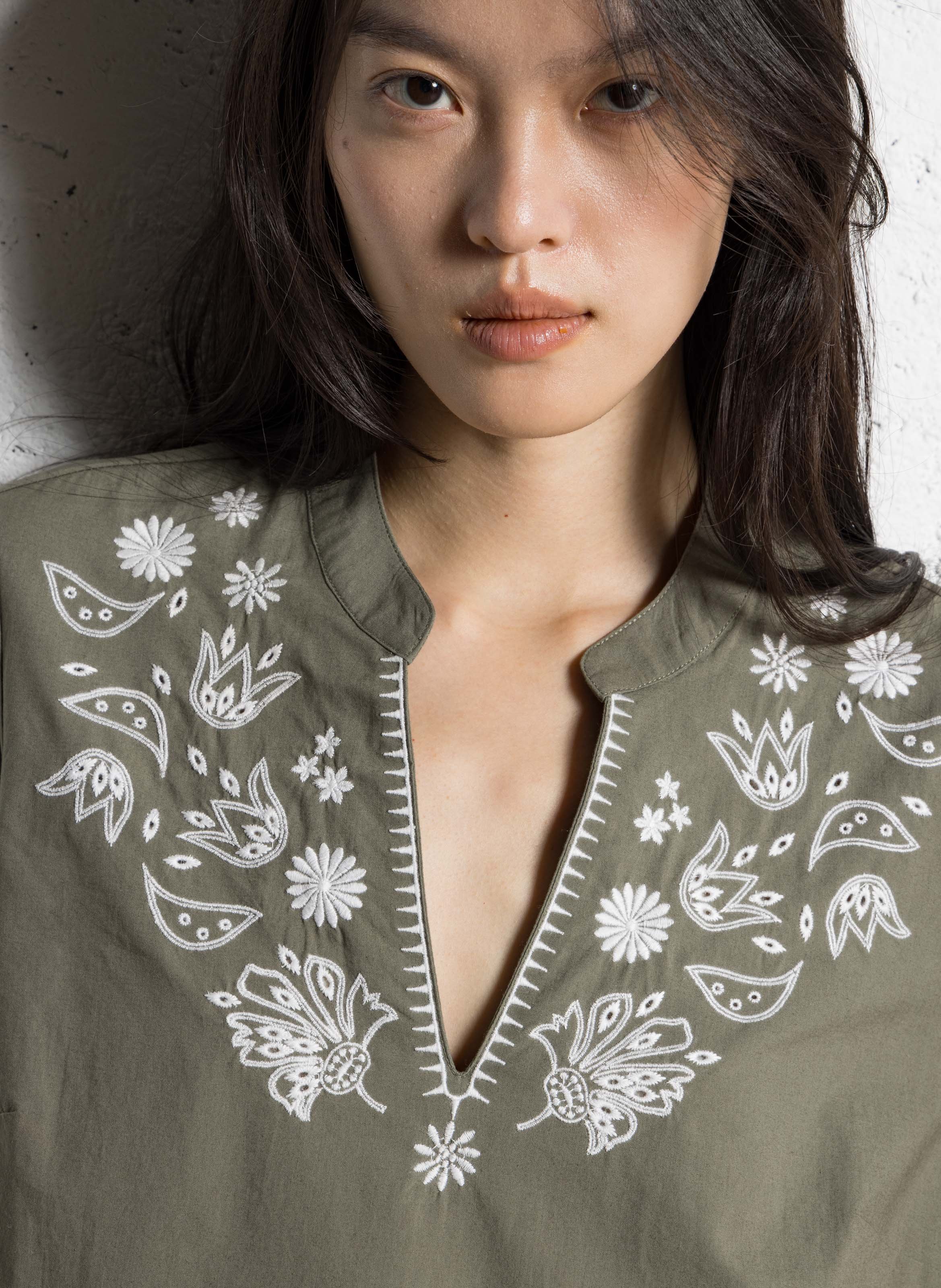 Blouse oversize col v en coton brodé IKKS Kaki