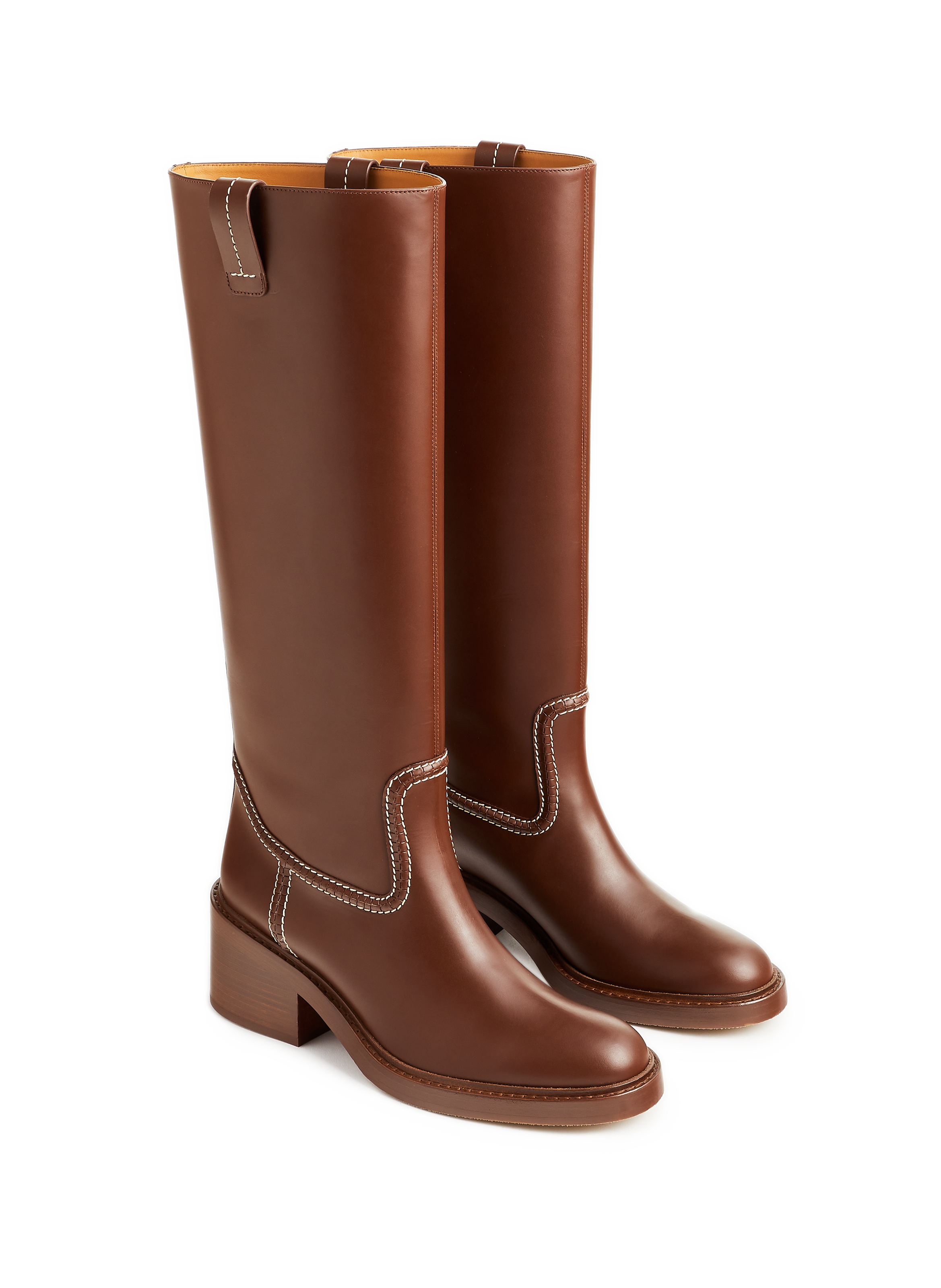Bottes en cuir avec surpiqûres