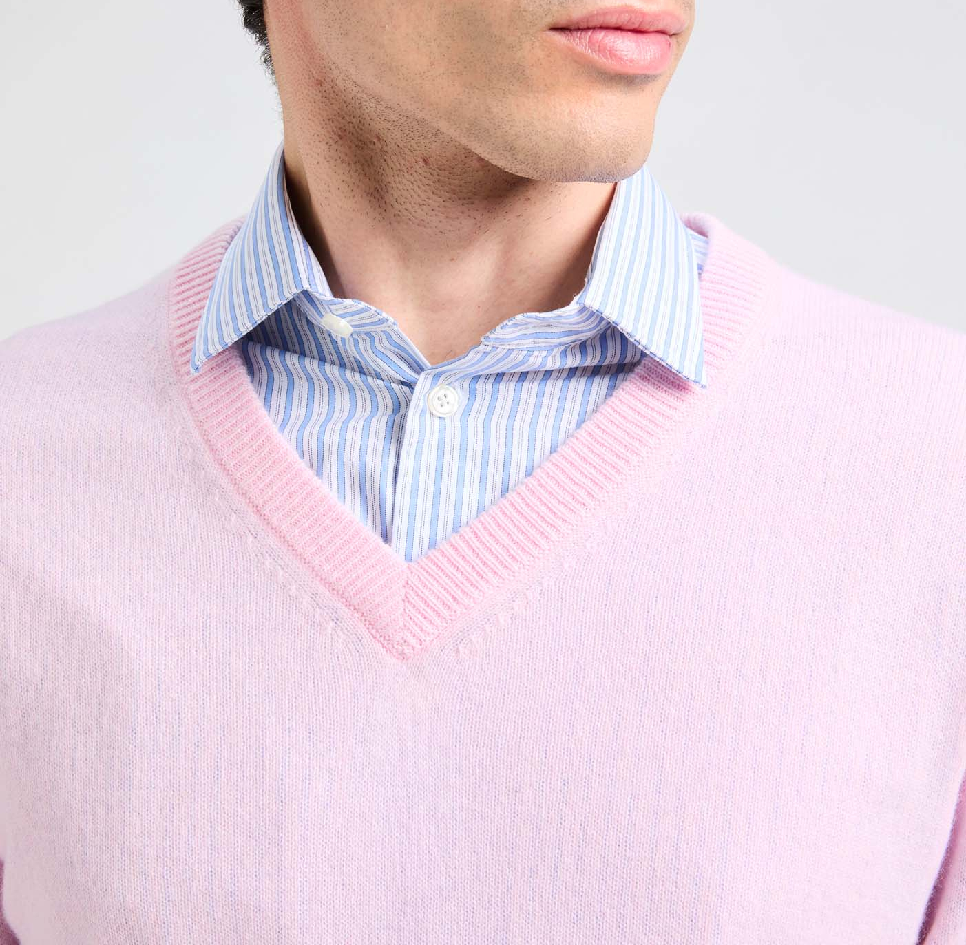 Pull col V en cachemire AU PRINTEMPS PARIS Rose