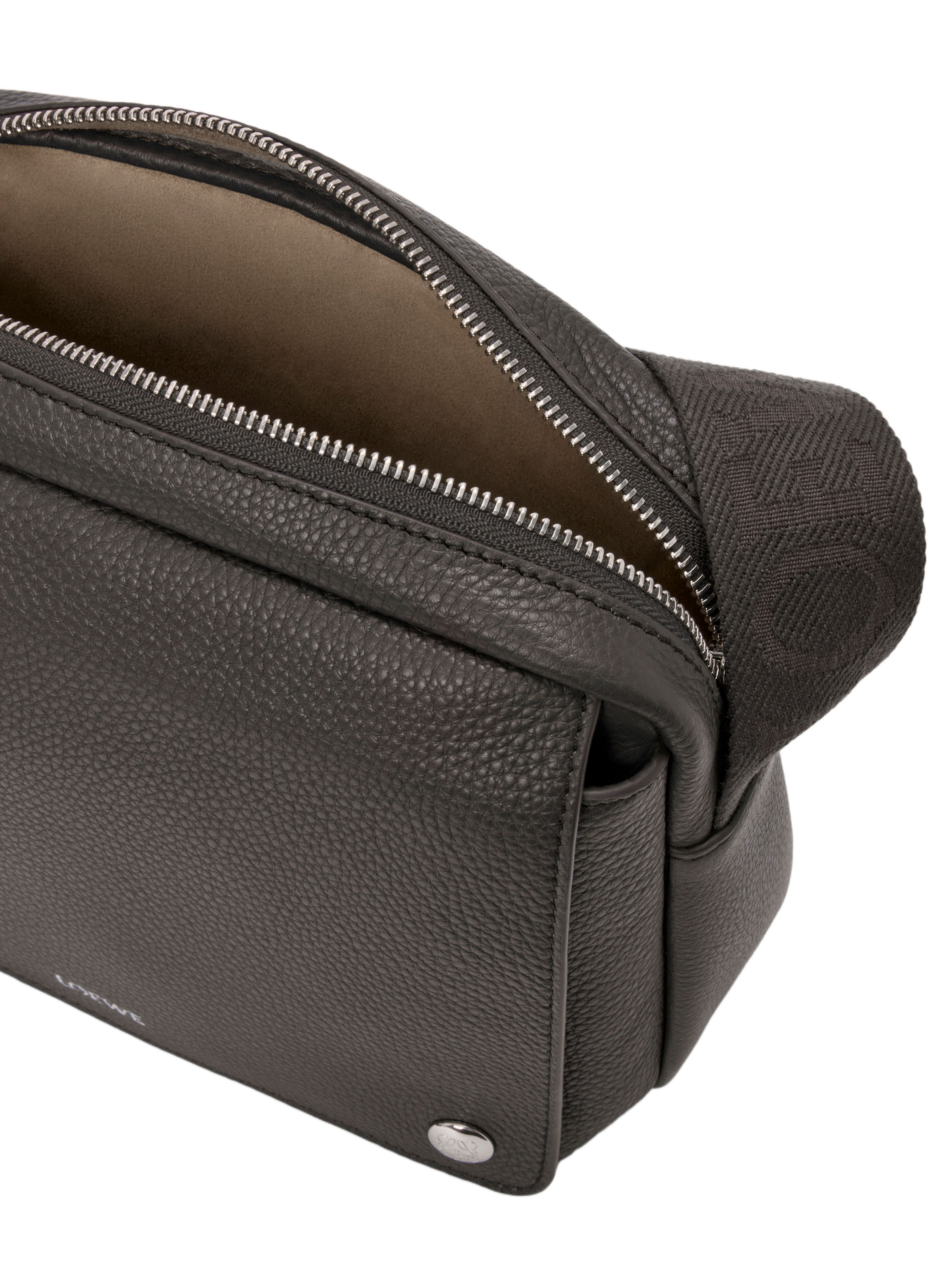 Pebble Messenger Medium aus weichem genarbtem Kalbsleder LOEWE Grau