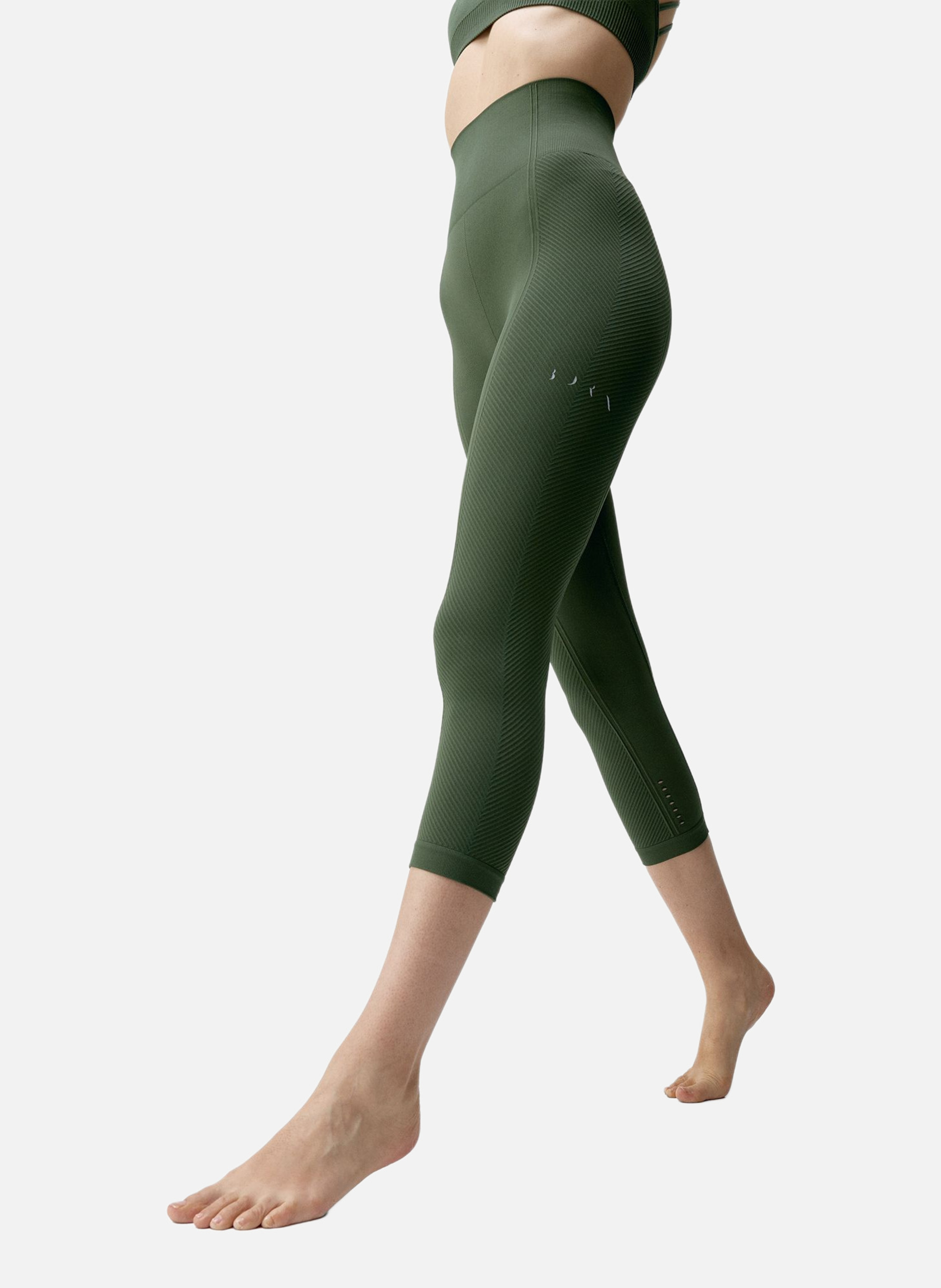 Legging de sport capri seamless apamala BORN LIVING YOGA Kaki