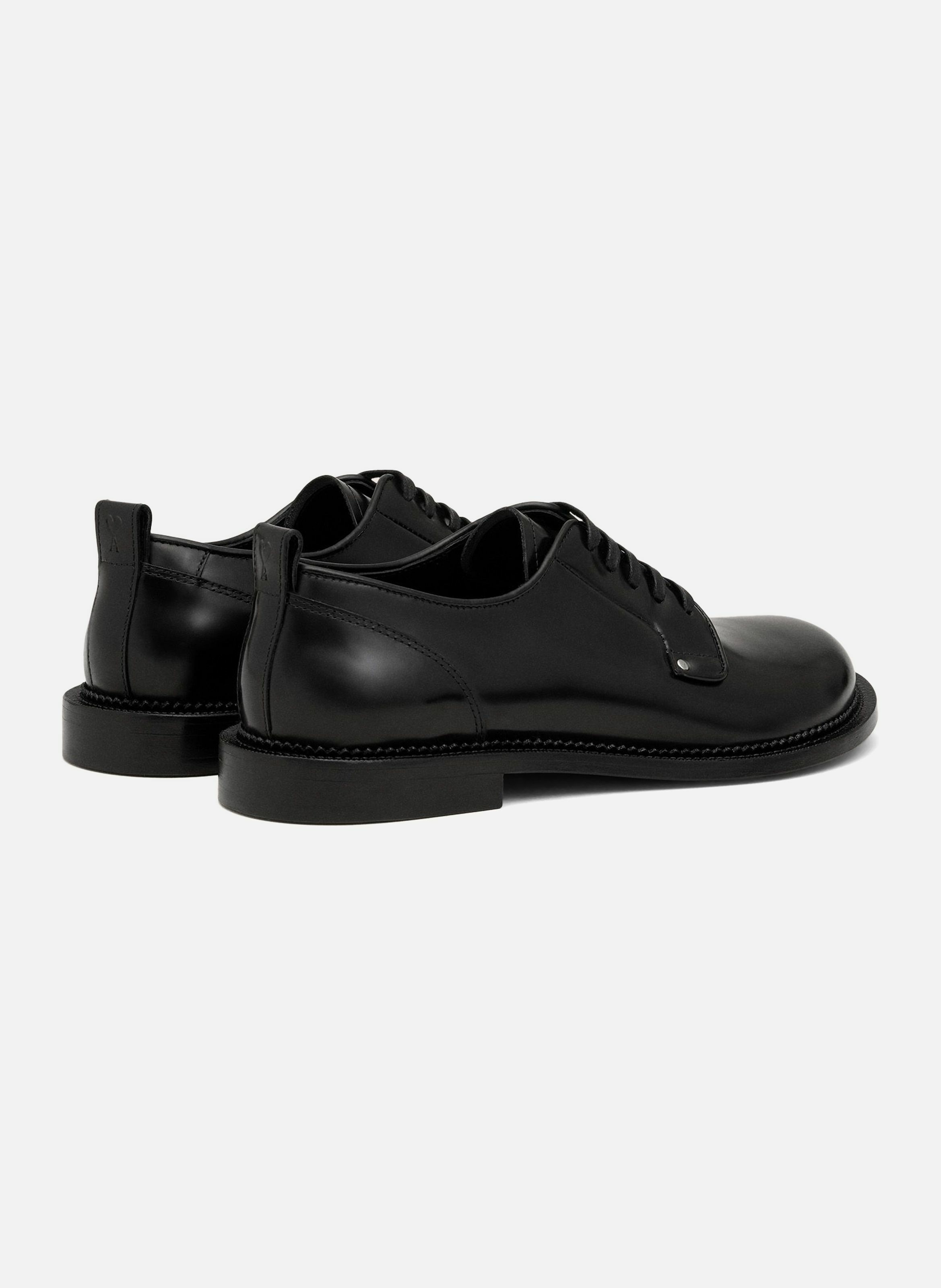 Derbies a bout anatomique en cuir AMI PARIS Noir