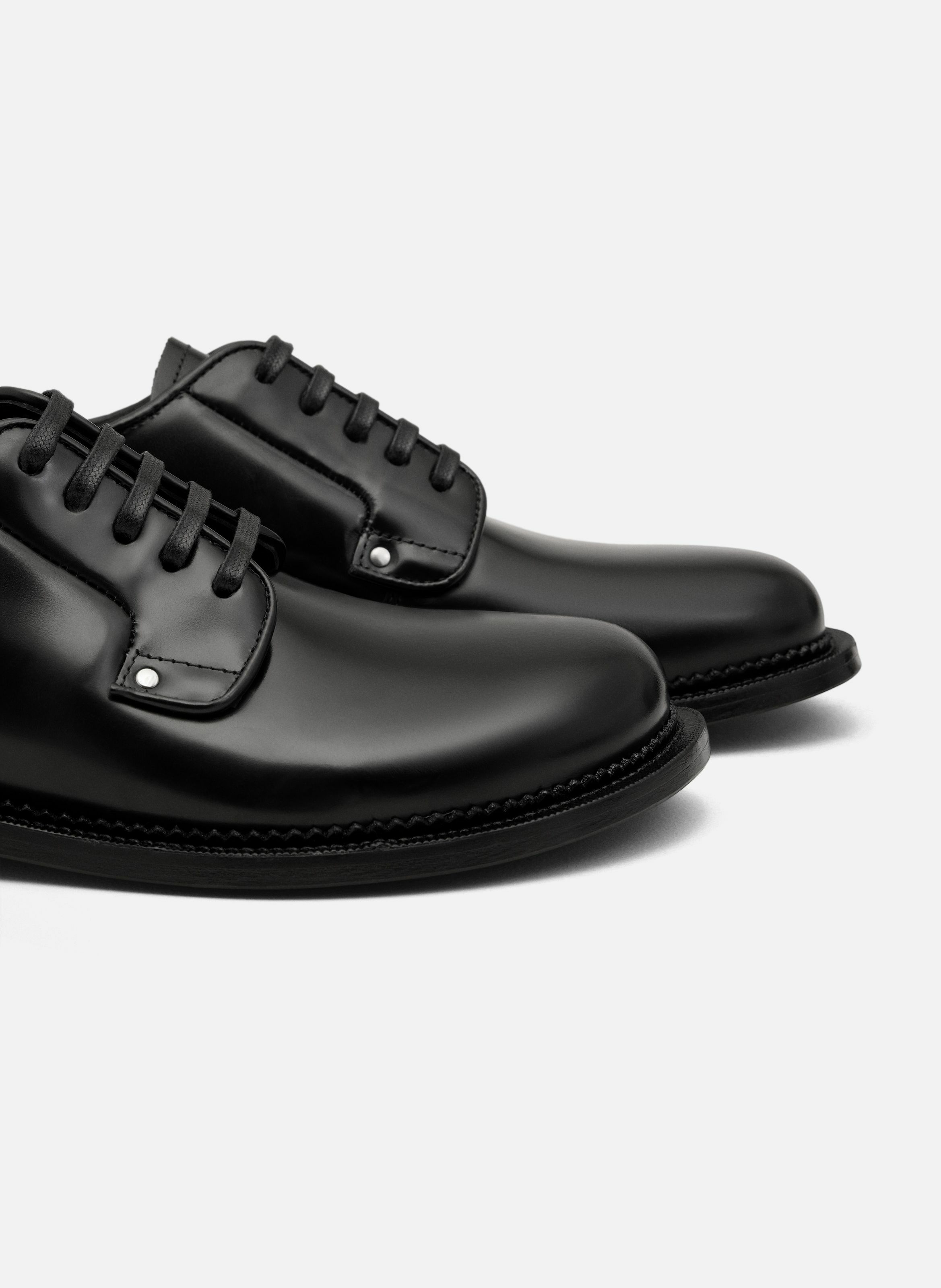 Derbies a bout anatomique en cuir AMI PARIS Noir