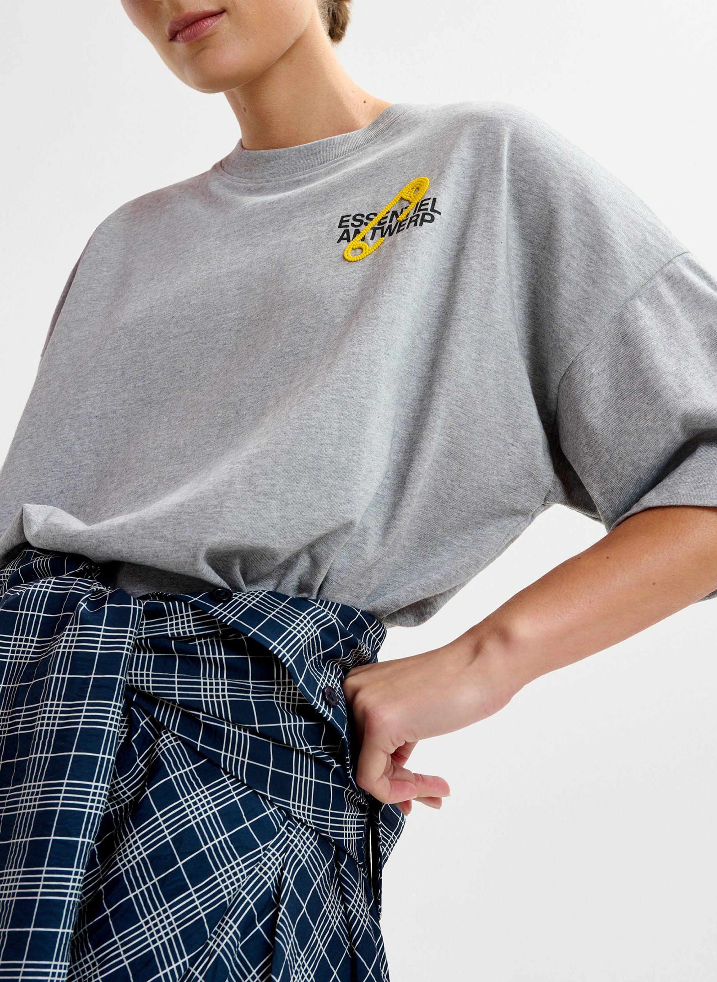 Tee-shirt col rond en coton bio ipin ESSENTIEL ANTWERP Gris