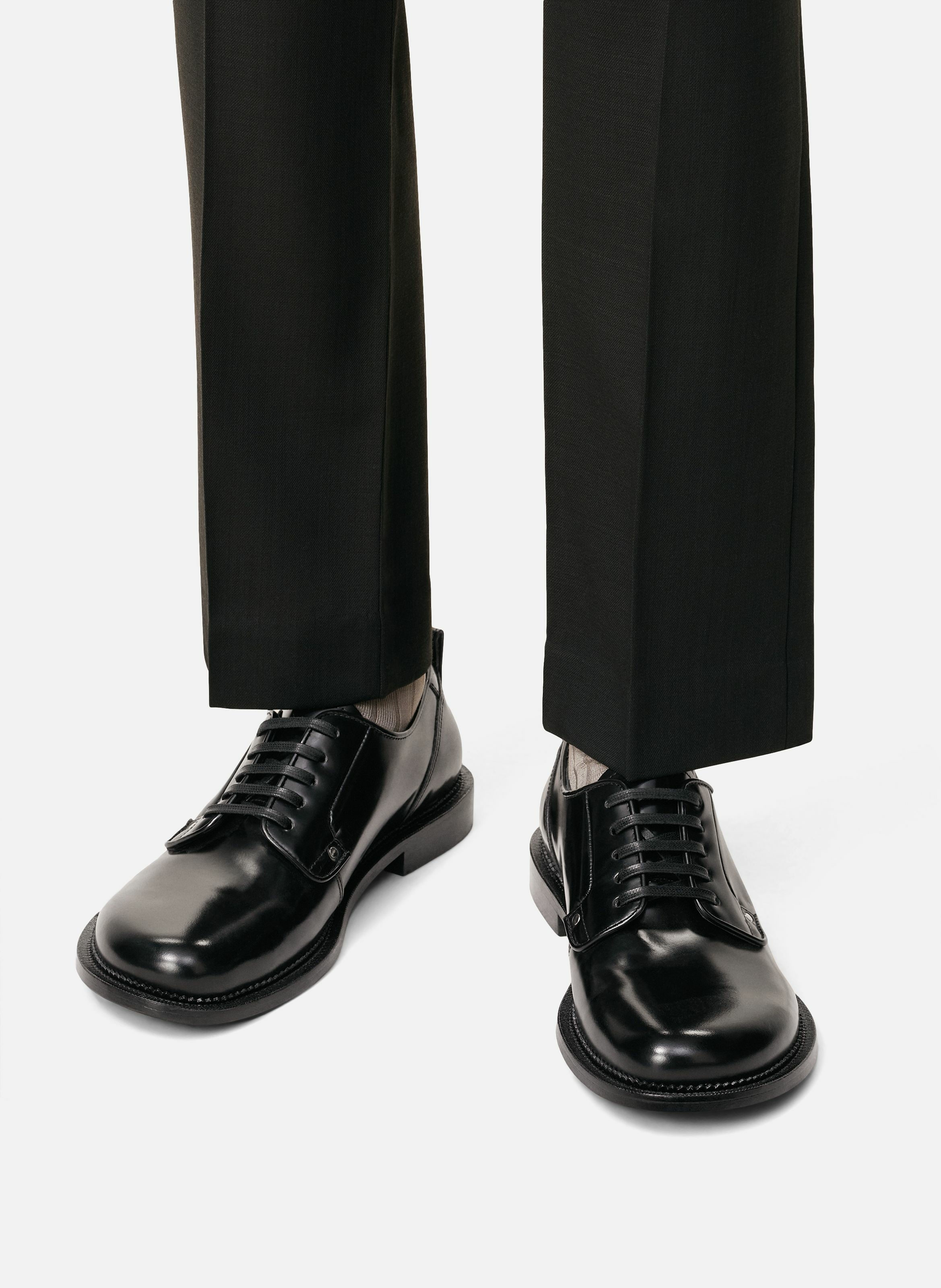 Derbies a bout anatomique en cuir AMI PARIS Noir