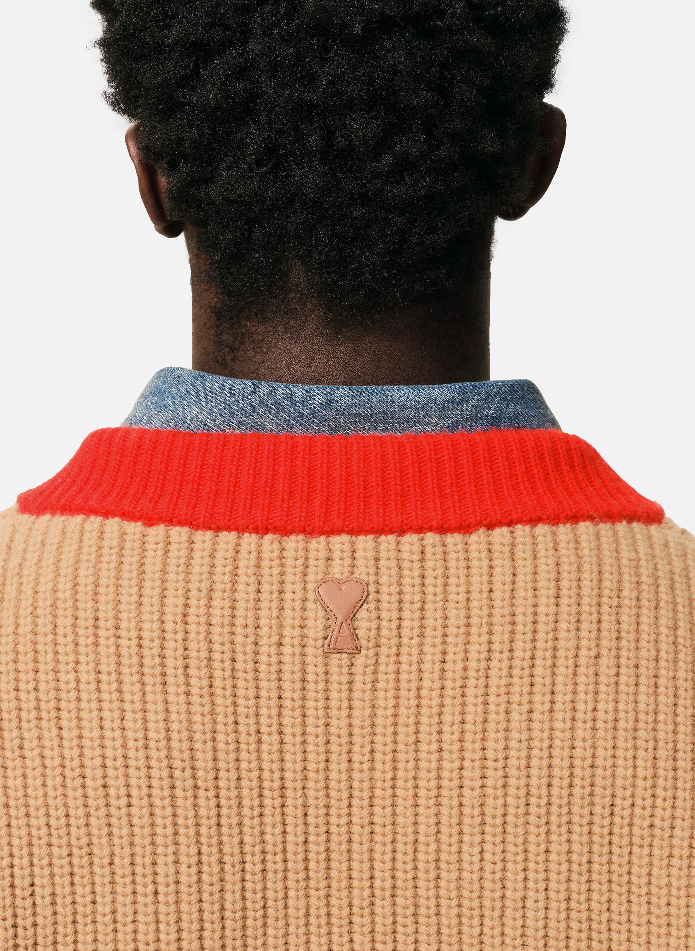 Pull col v sans manches en laine unisexe AMI PARIS Marron