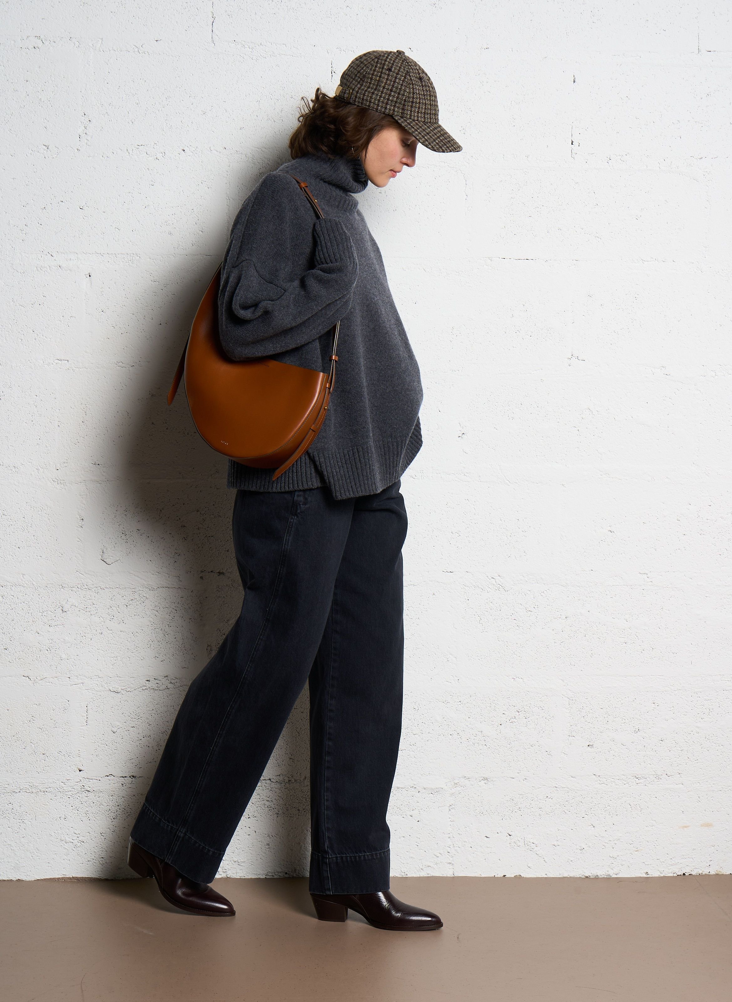 Sac bandoulière asymétrique en cuir lisse winona SOEUR Beige