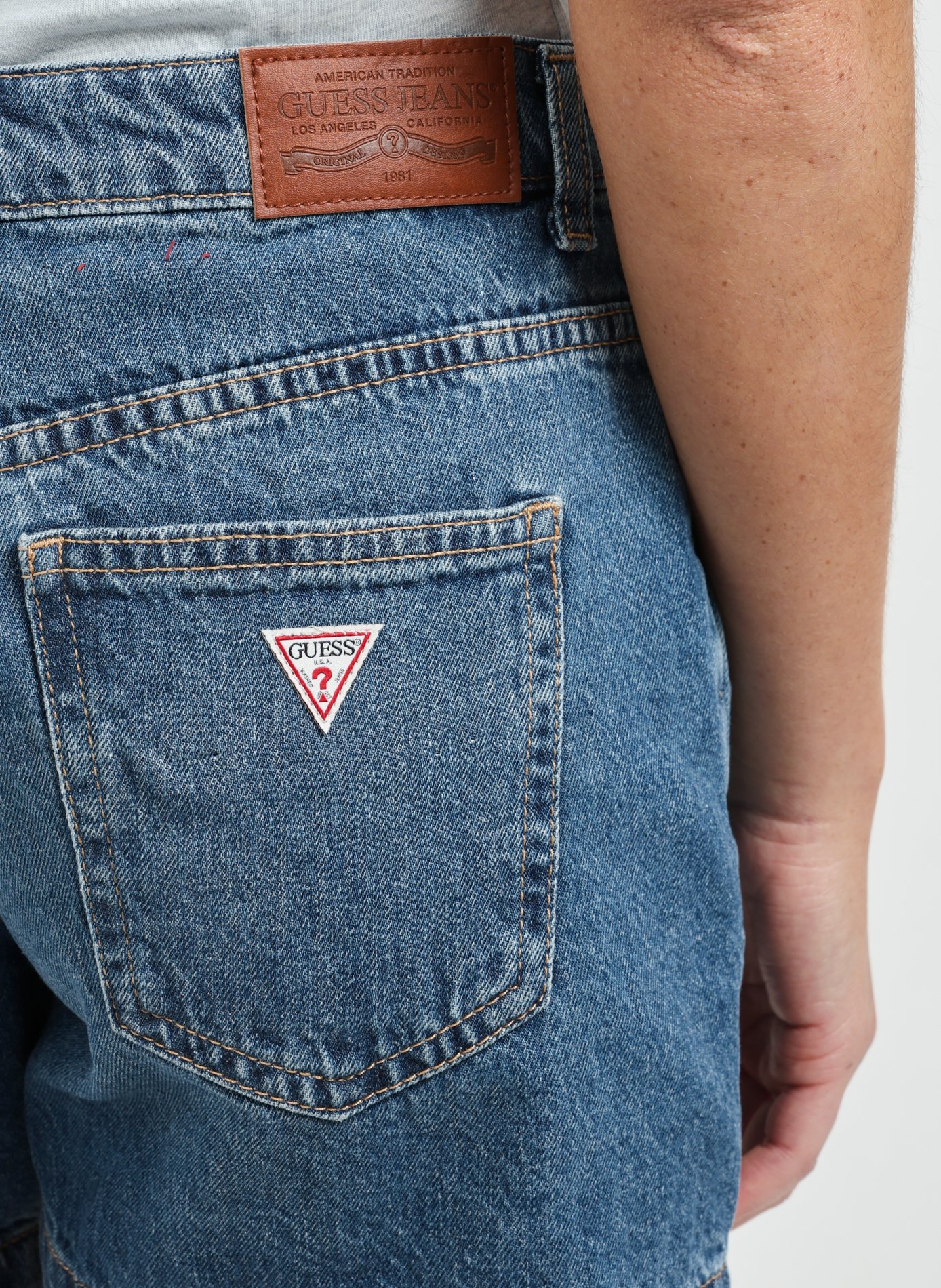 Kurze Mom Jeans GUESS Blau