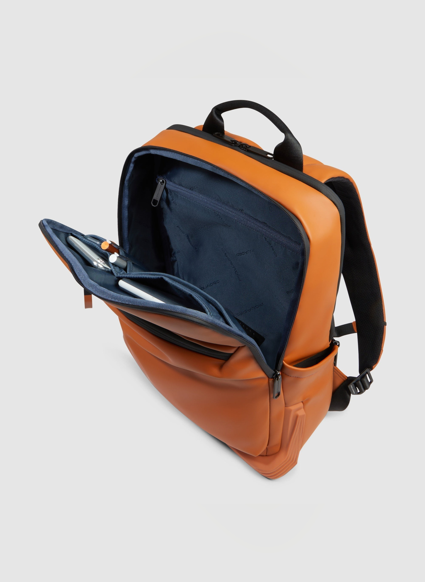 Sac à dos déperlant pour ordinateur 15,6" PIQUADRO Marron