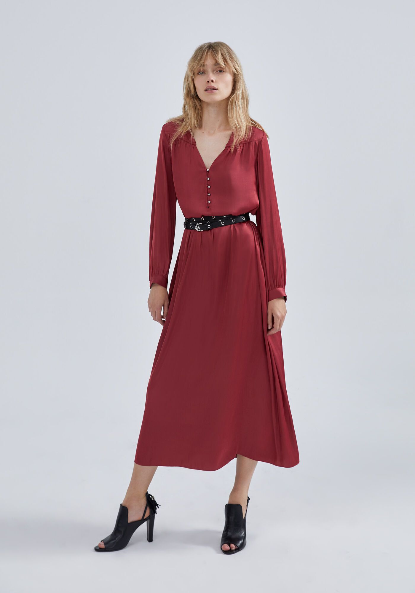 Robe longue droite encolure v