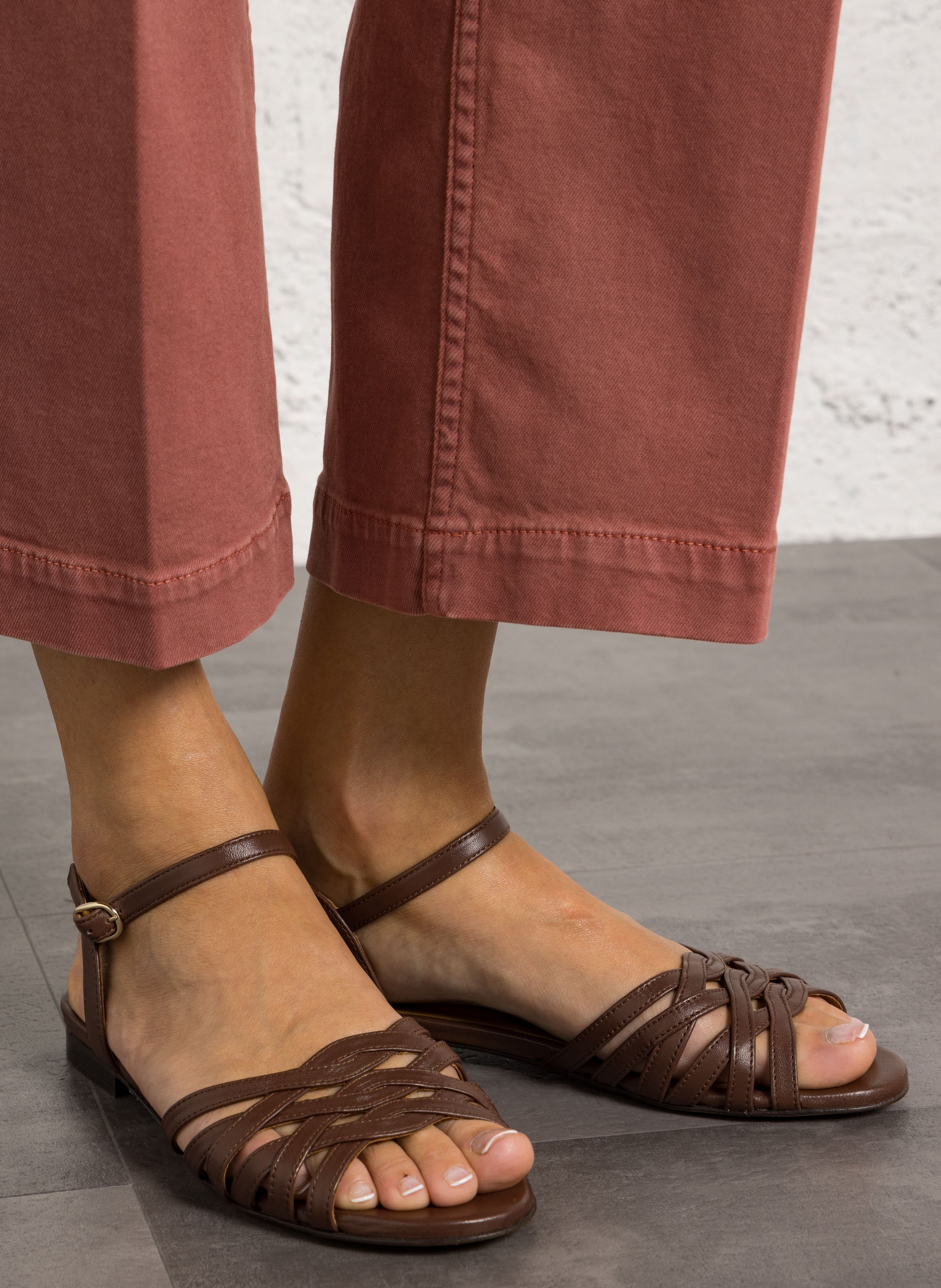 Sandales plates en cuir ellis BOBBIES Marron