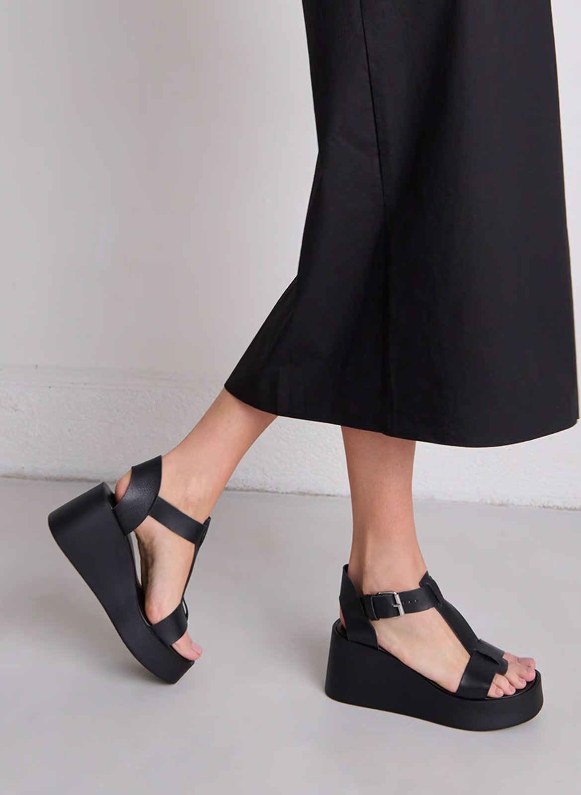 Sandales compensées en cuir estelle JONAK Noir