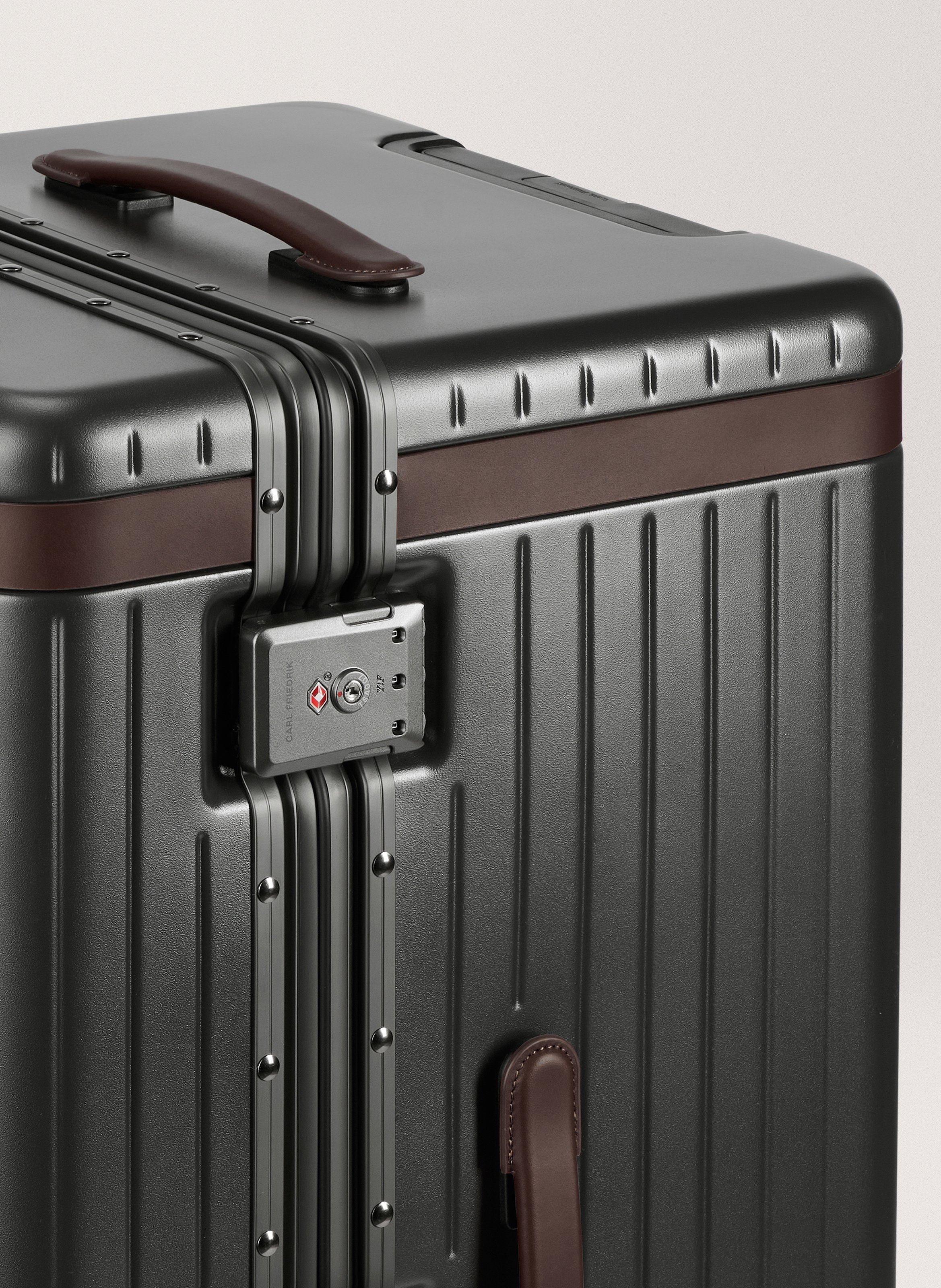 Valise 'trunk' en polycarbonate CARL FRIEDRIK Gris