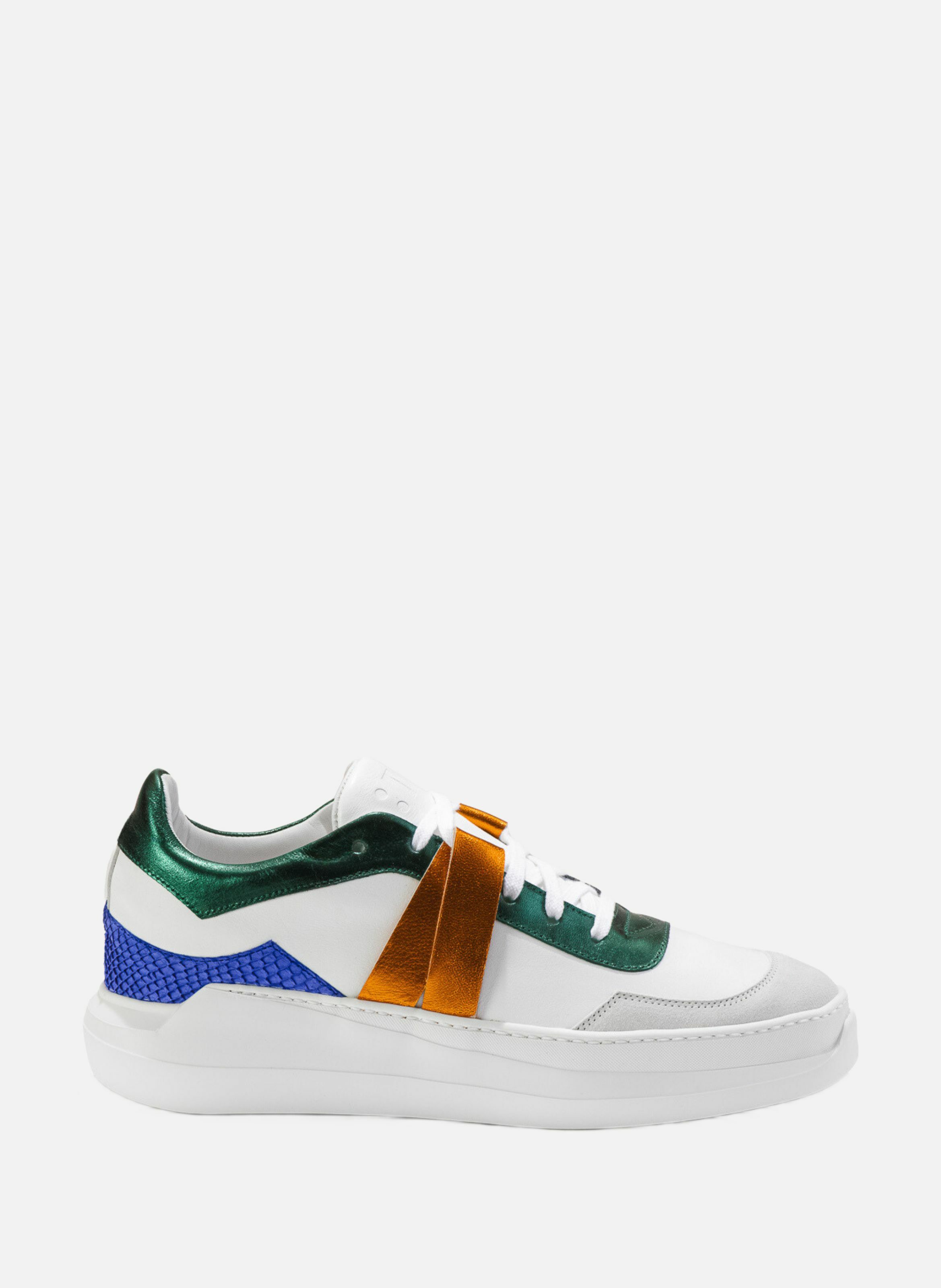 G225 : ultraviolet - sneakers en cuir lisse blanc avec empiècement vert, orange et violet EVI Multicolore