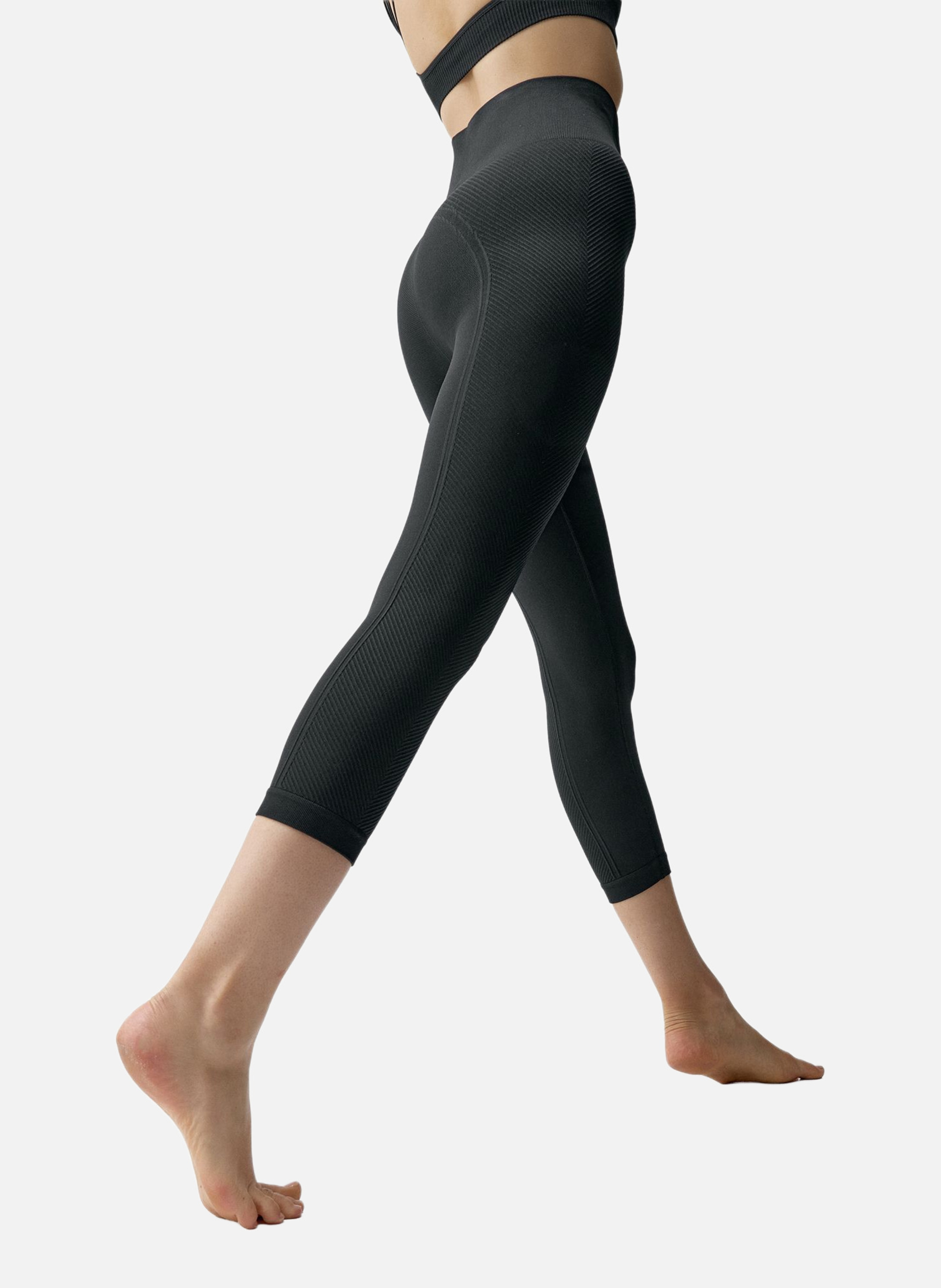 Legging de sport capri seamless apamala BORN LIVING YOGA Noir