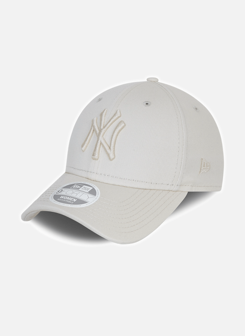 قبعة بشعار NEW ERA باللون البيج 