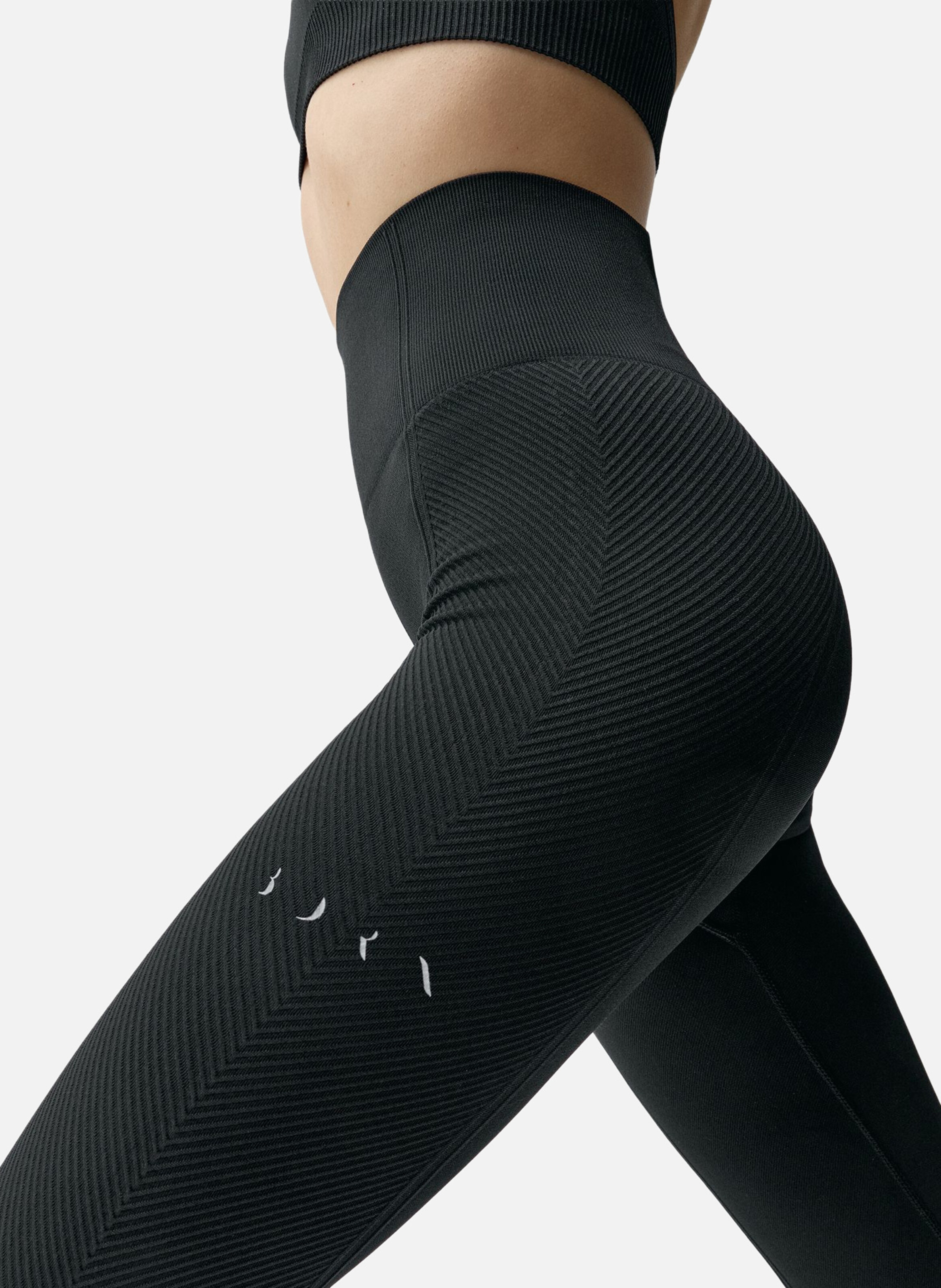 Legging de sport capri seamless apamala BORN LIVING YOGA Noir