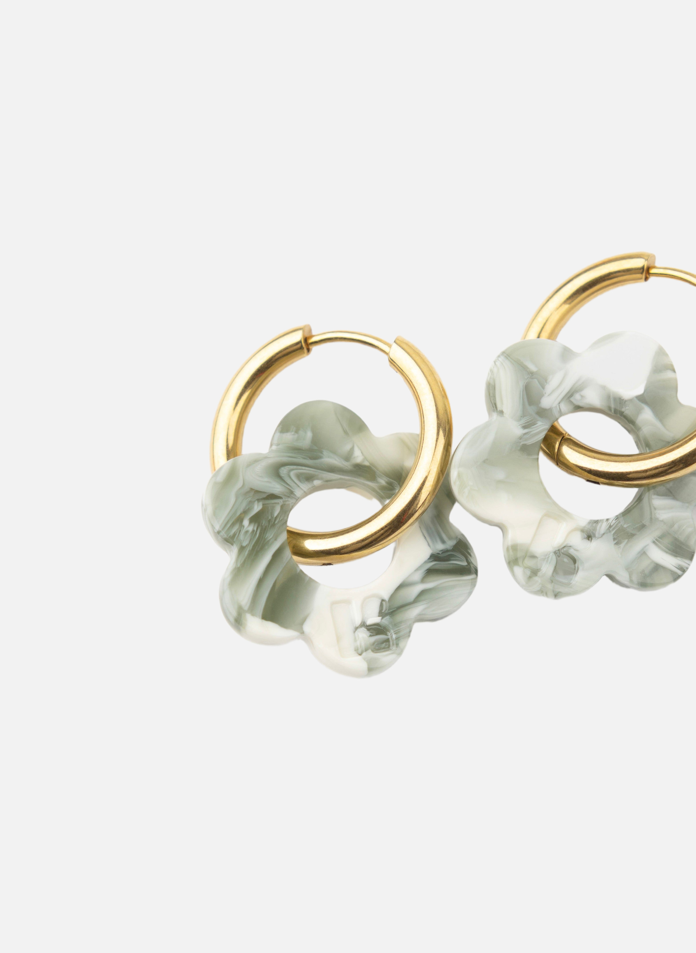 Boucles d'oreilles Baby Fleurette avec anneaux en acier inoxydable doré KURAGE GINZA Kaki