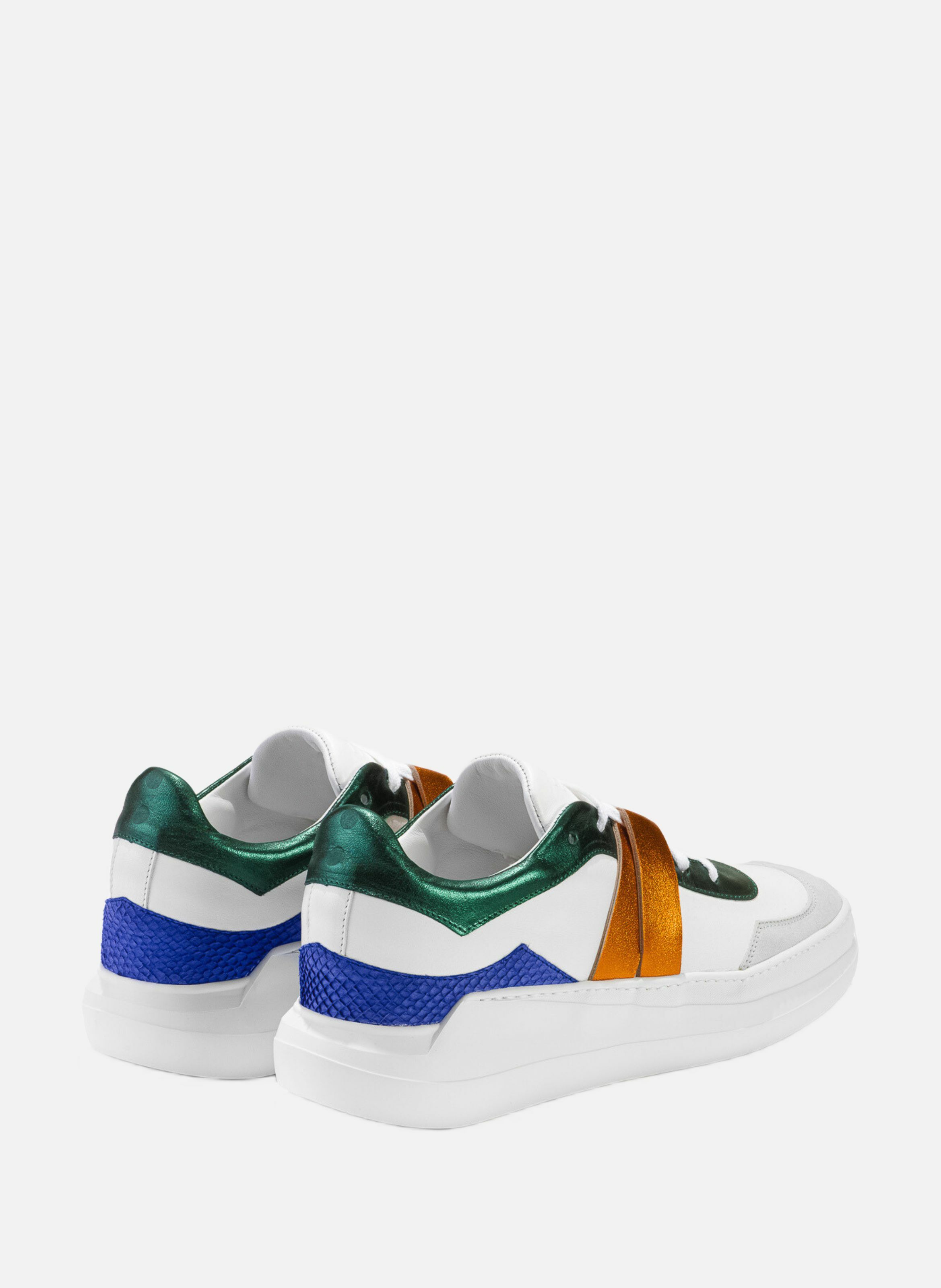 G225 : ultraviolet - sneakers en cuir lisse blanc avec empiècement vert, orange et violet EVI Multicolore