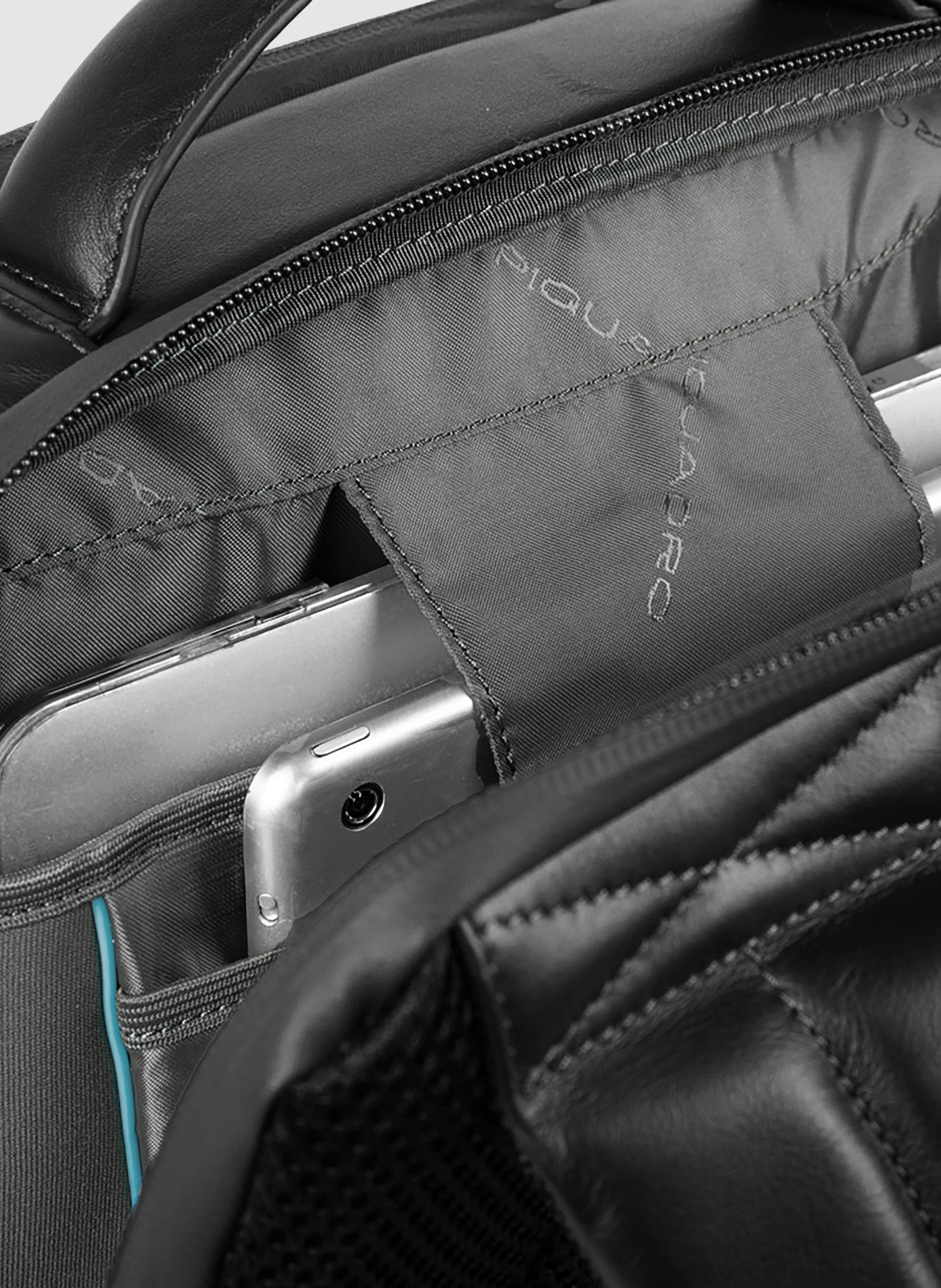 Sac à dos d' ordinateur 15,6" PIQUADRO Noir