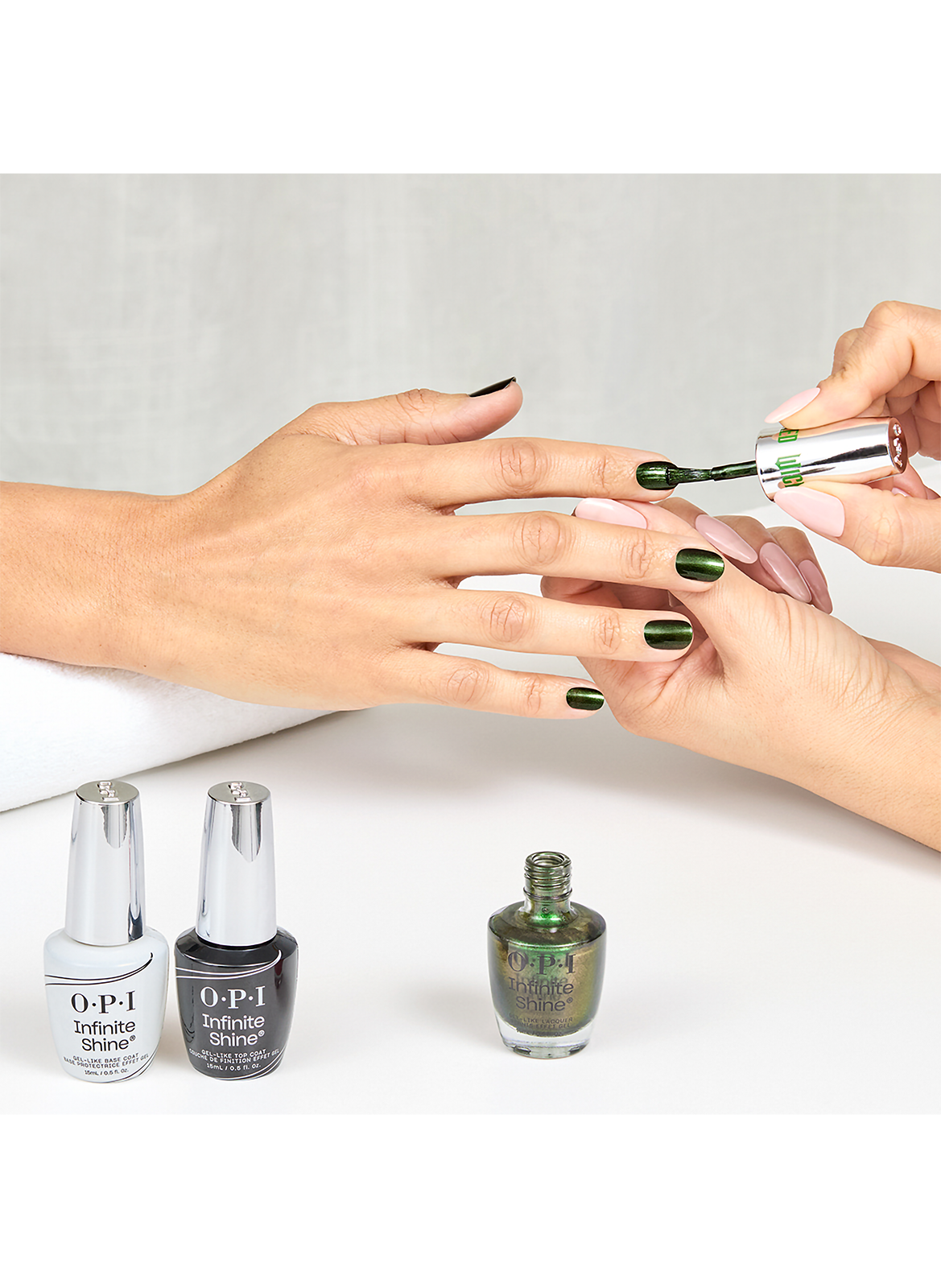 Ozmopolitan - Long-lasting gel effect nail polish OPI Hrr17